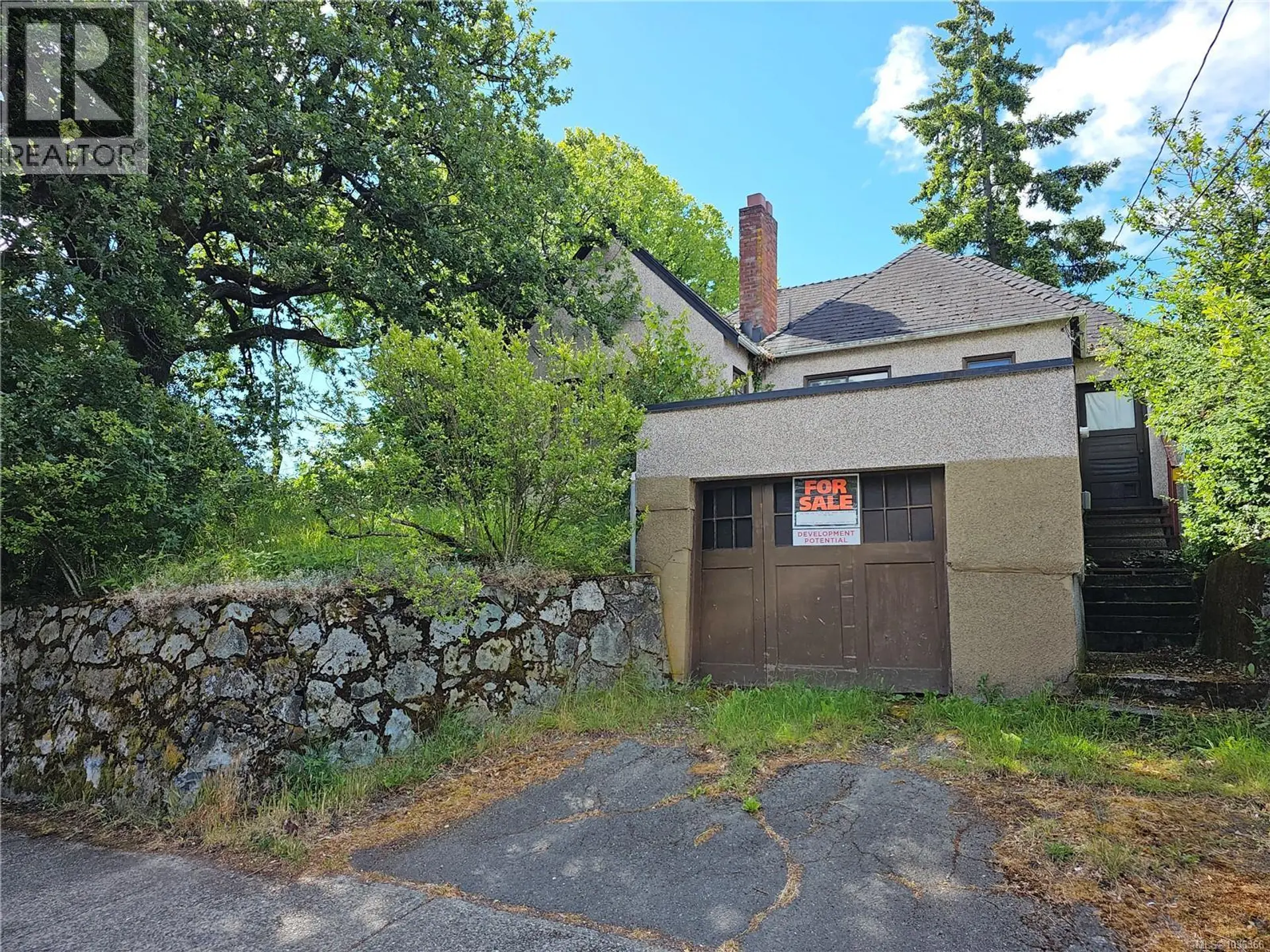 832 Lampson St - Image 9