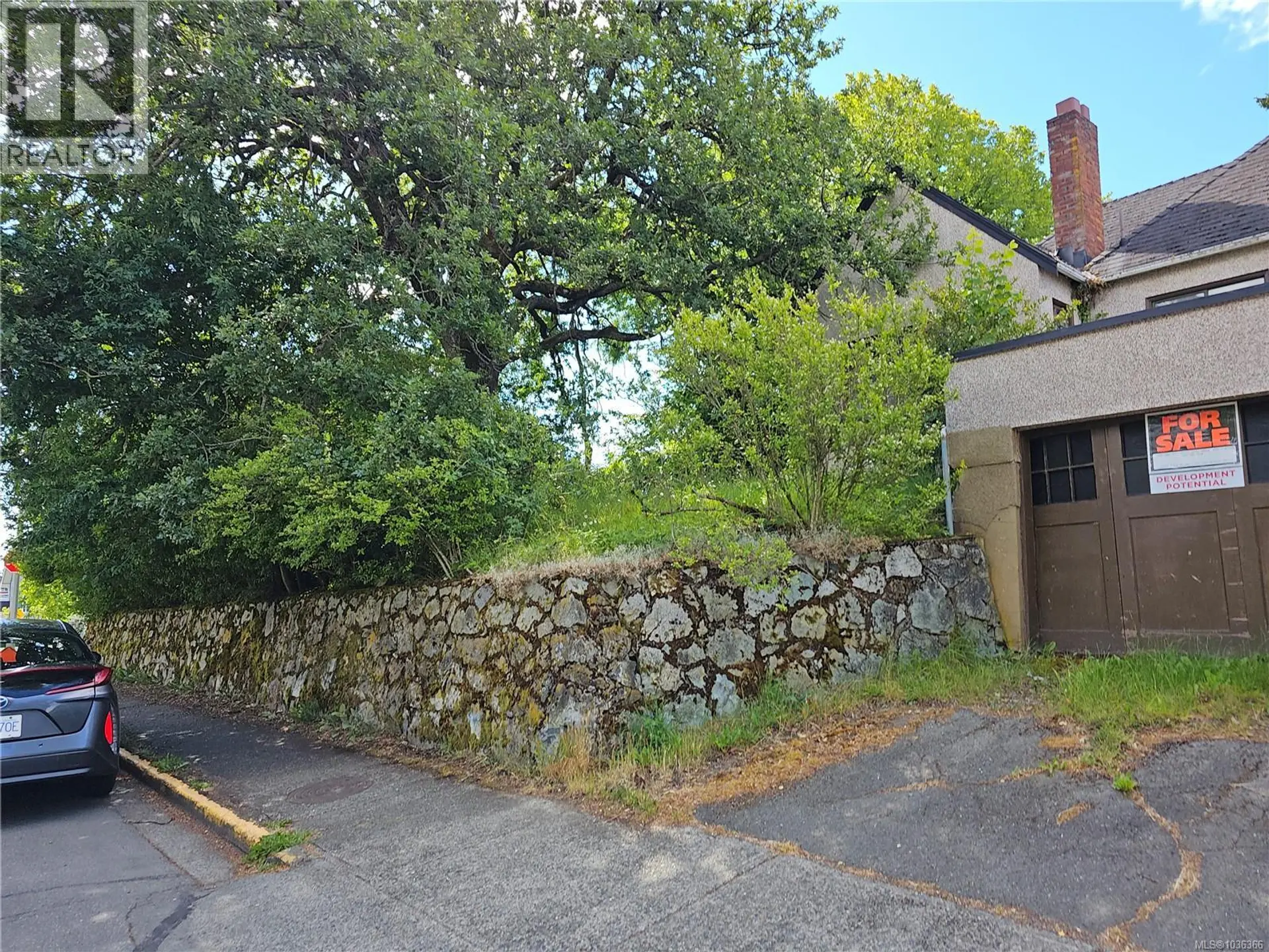 832 Lampson St - Image 10