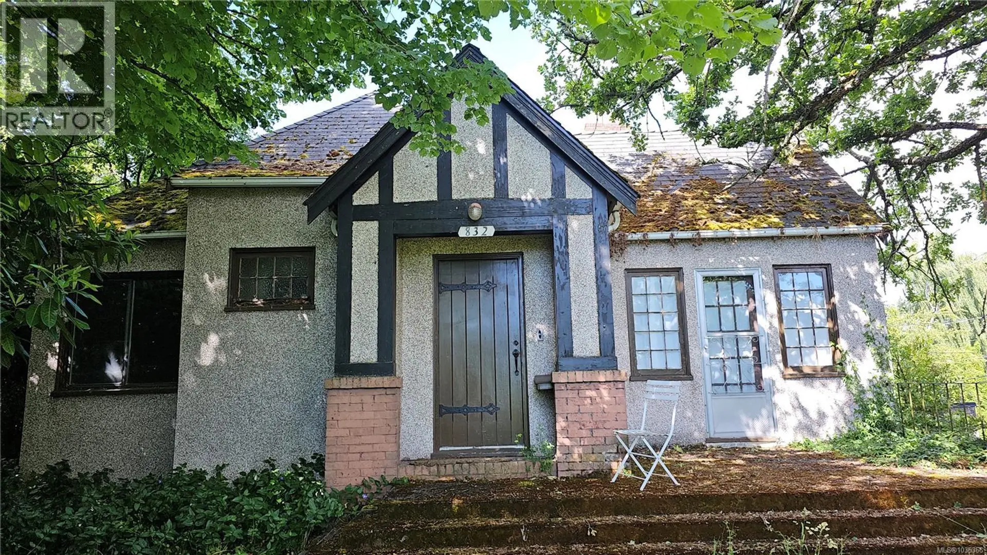 832 Lampson St - Image 2