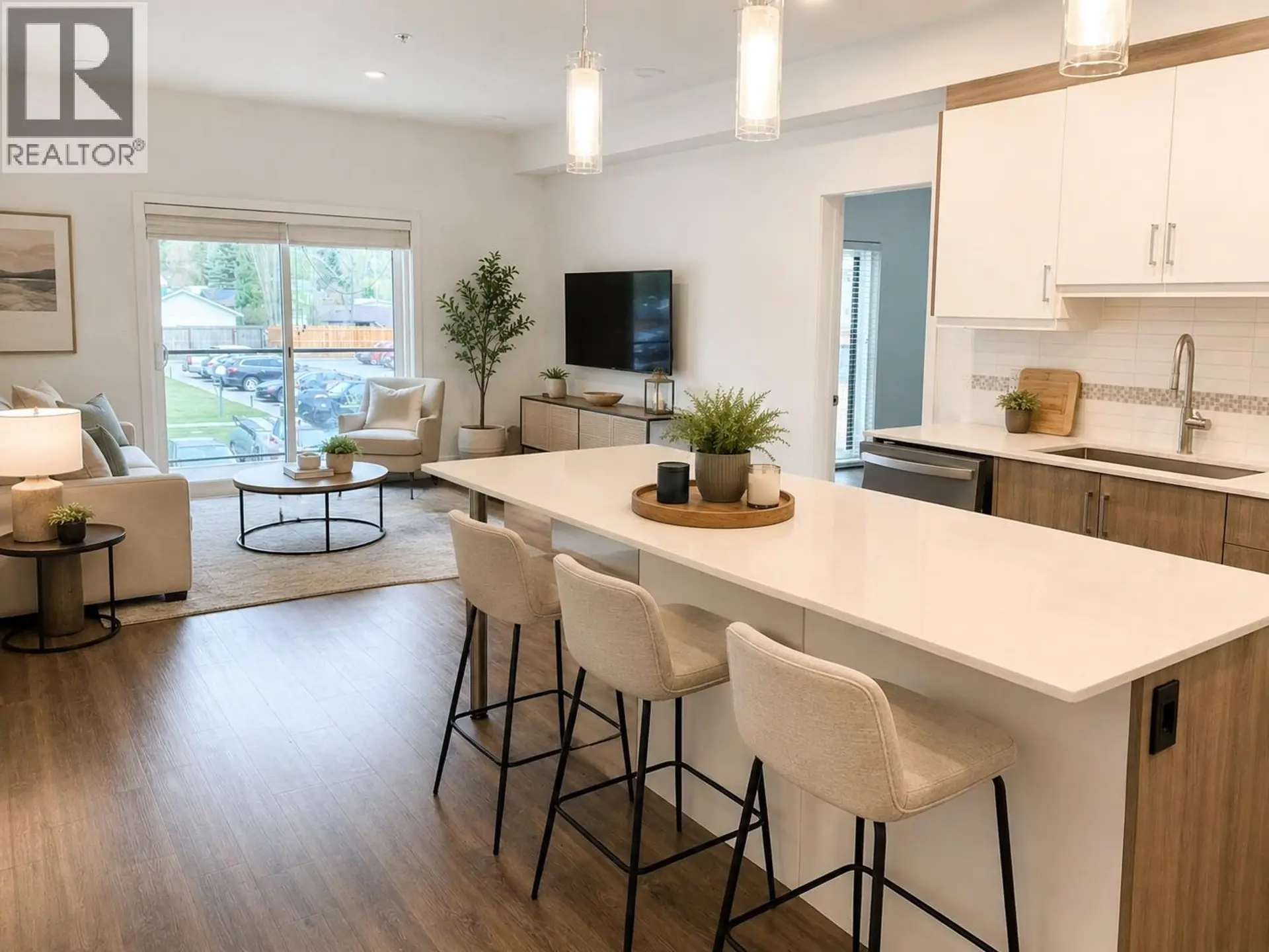 #1206 410 5TH Avenue - Image 2