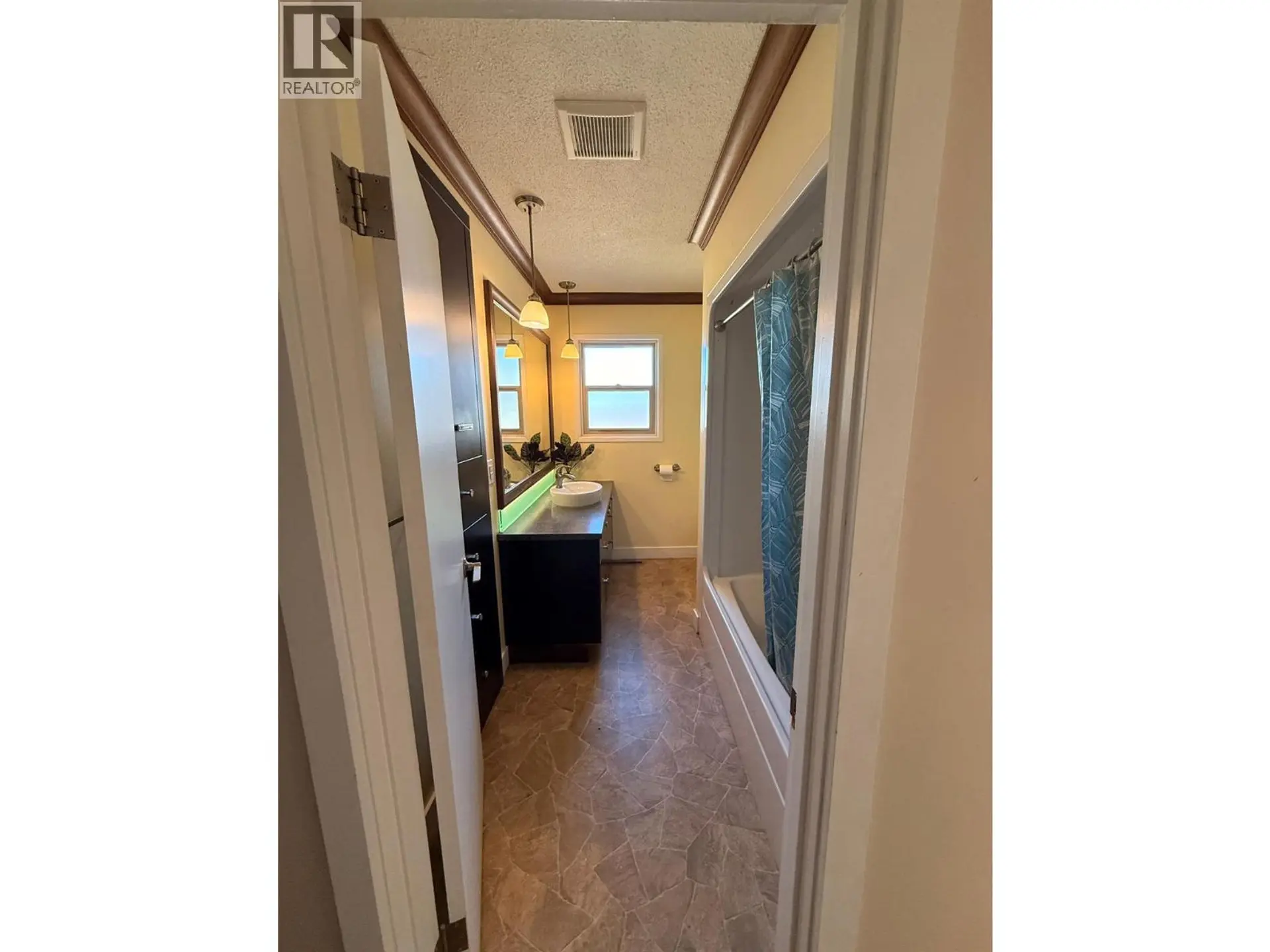 460 Mugford Road - Image 8