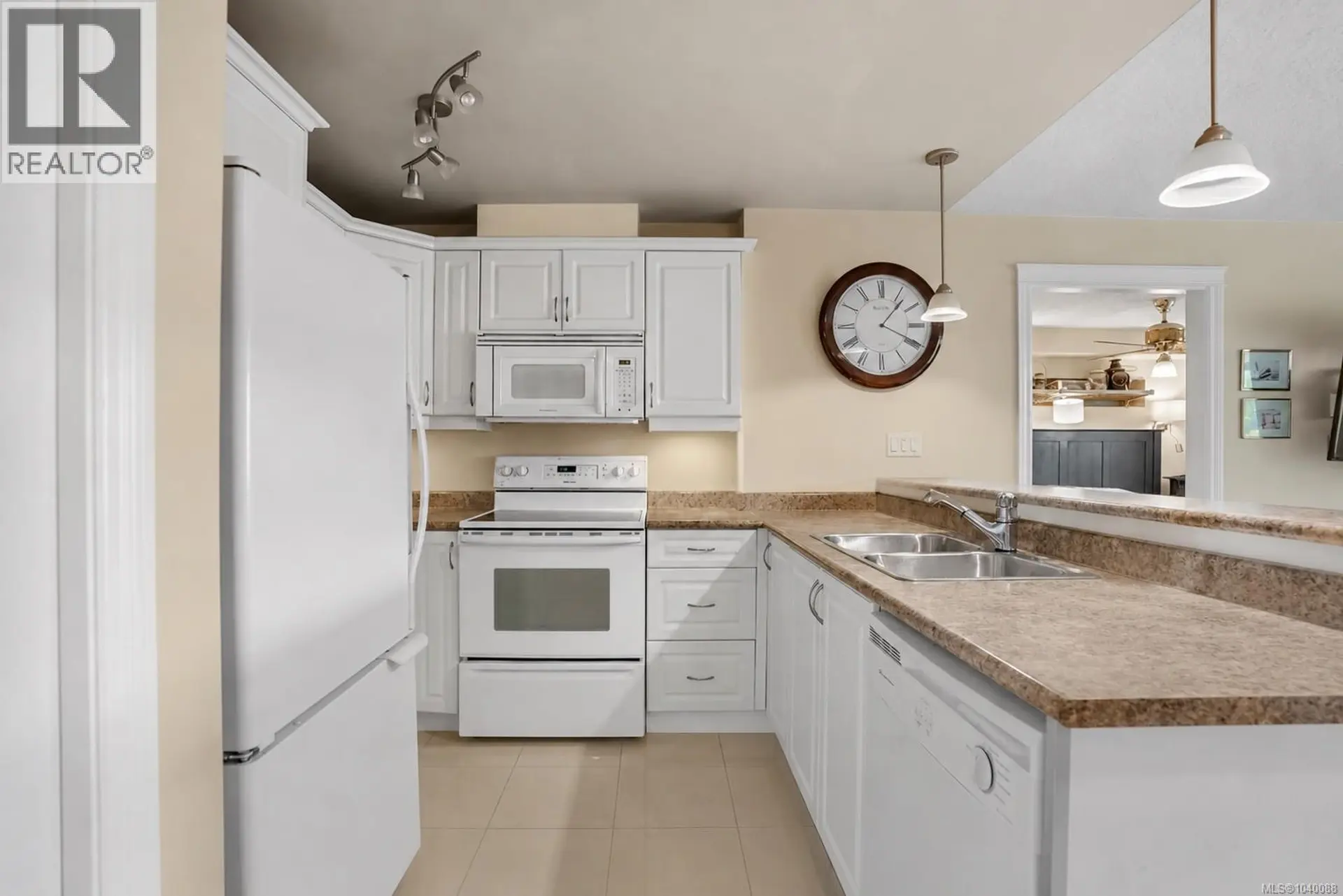 #204 4536 Viewmont Ave - Image 3