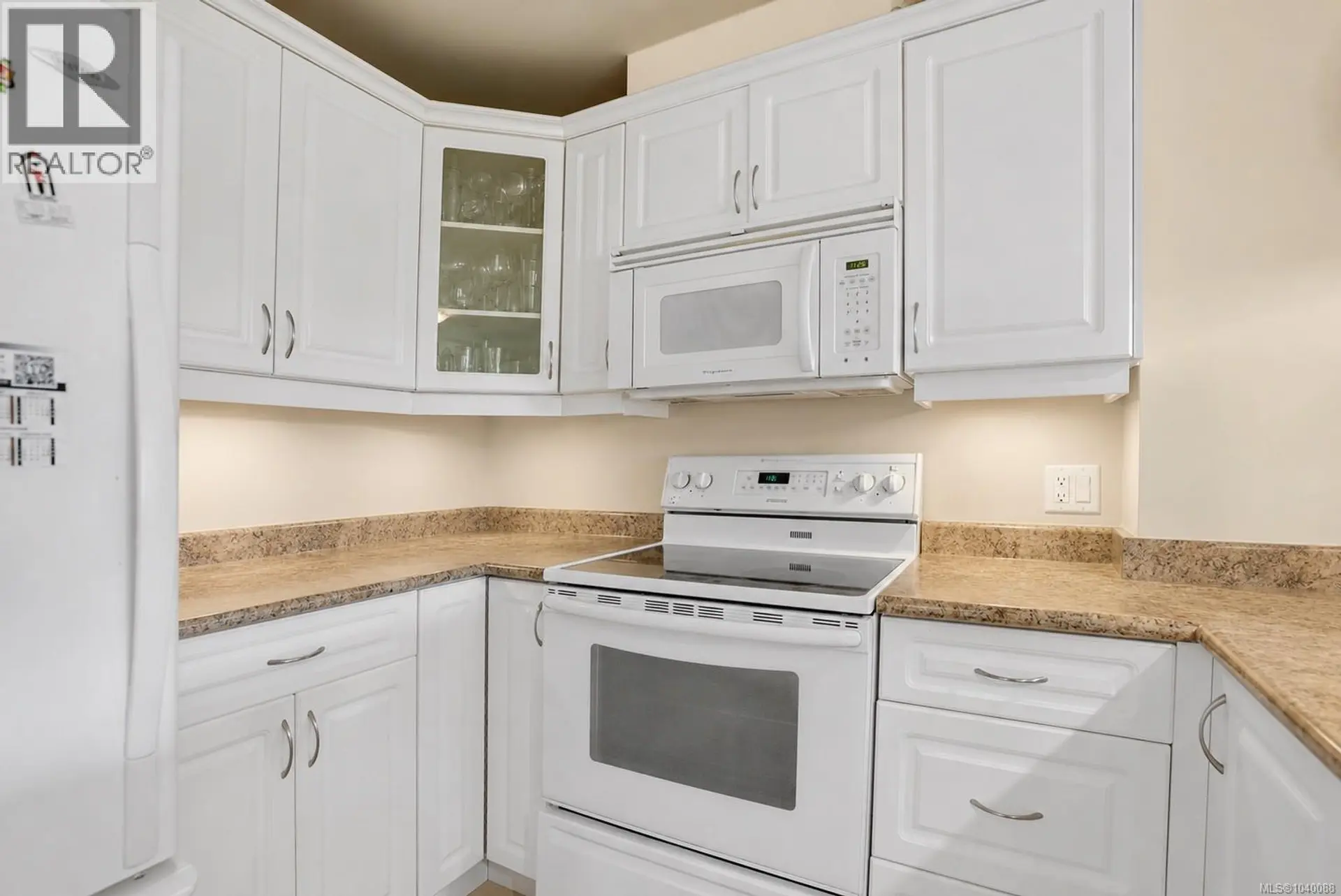 #204 4536 Viewmont Ave - Image 4