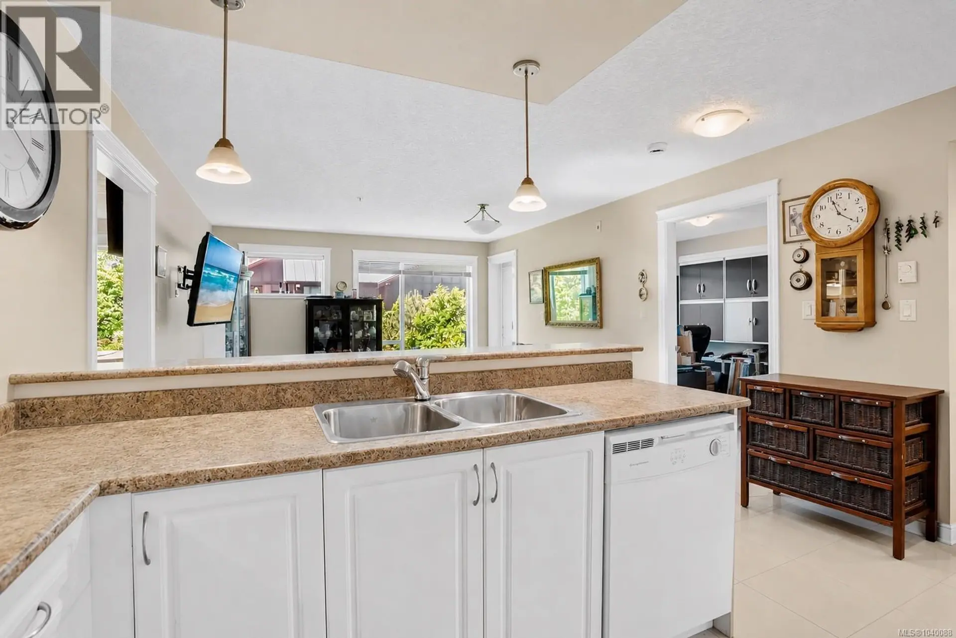 #204 4536 Viewmont Ave - Image 5