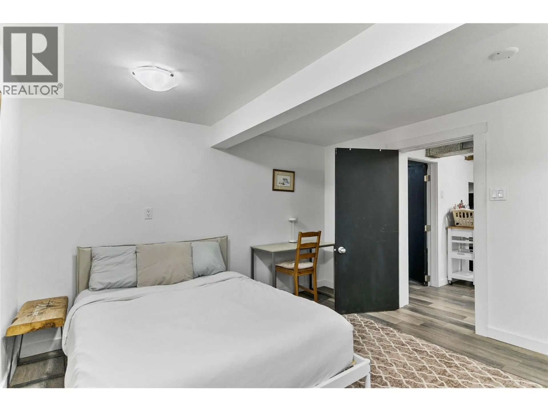 805 Victoria Road - Image 15
