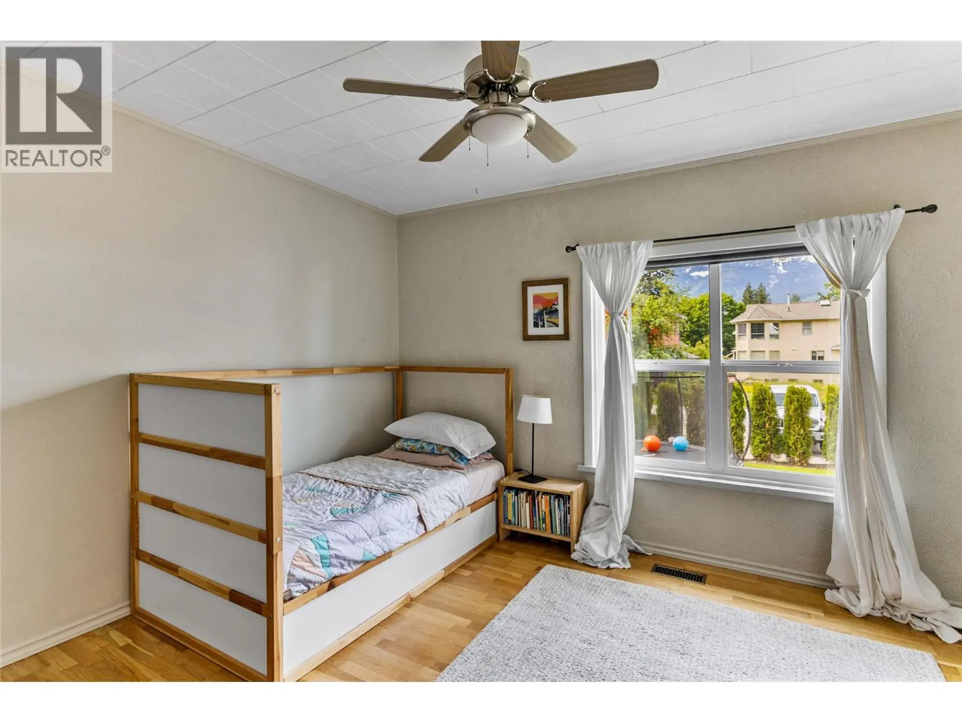 805 Victoria Road - Image 12