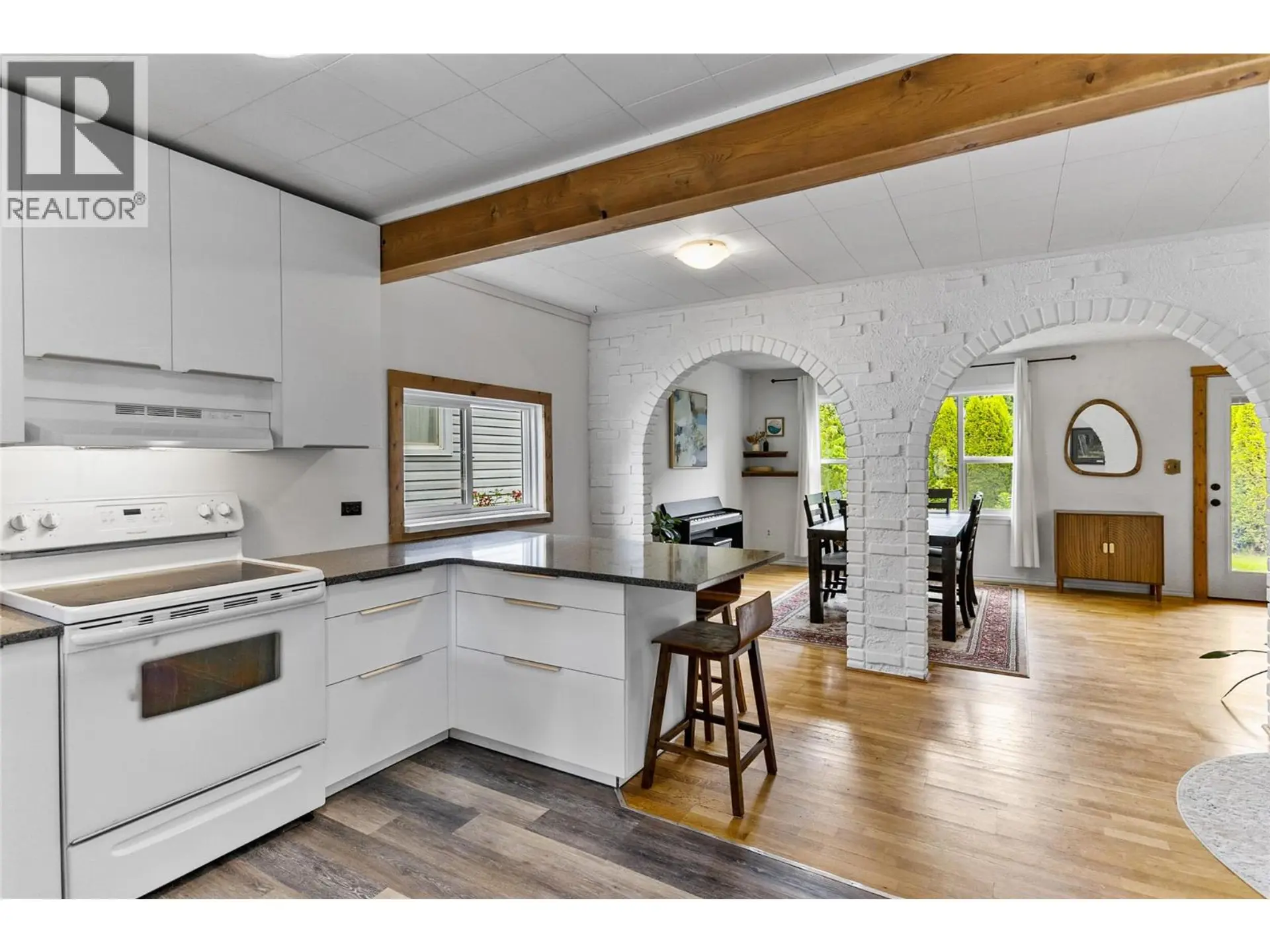 805 Victoria Road - Image 7