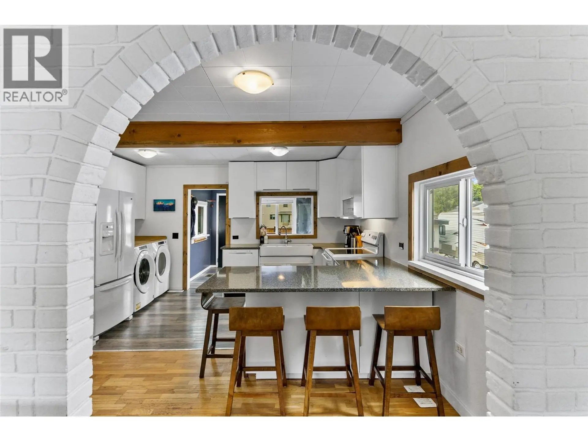 805 Victoria Road - Image 6