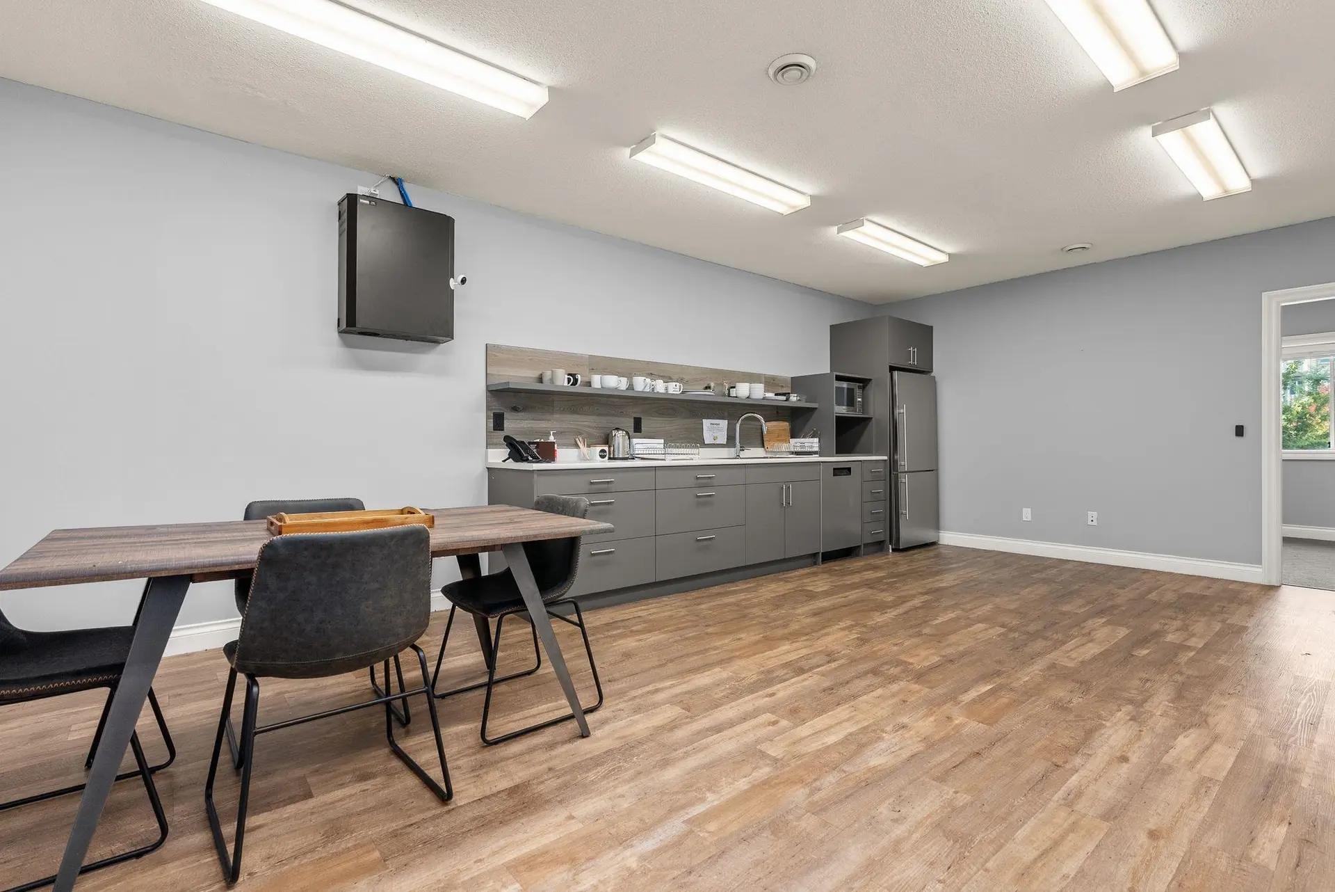 Property at 2570 KING GEORGE BOULEVARD, Surrey, BC