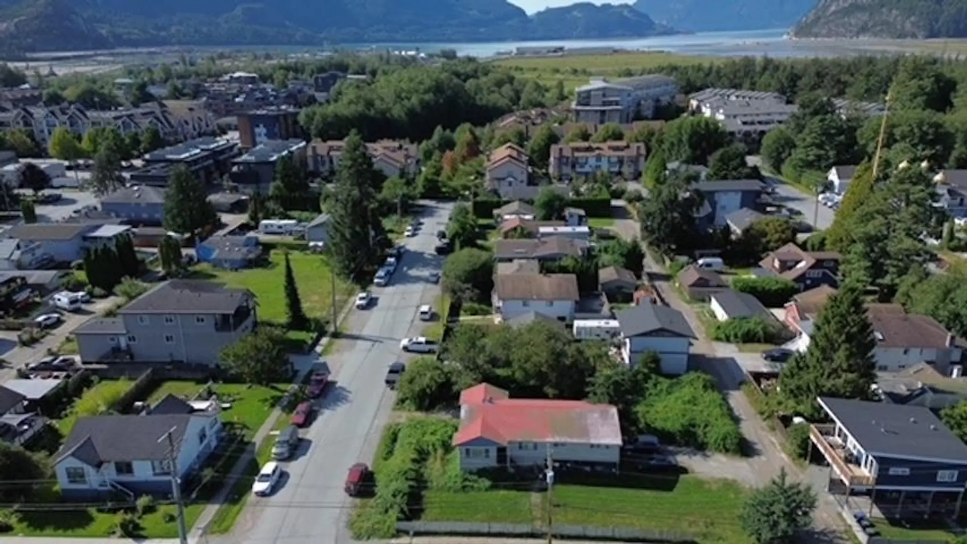 Property at 1246 VICTORIA STREET, Squamish, BC