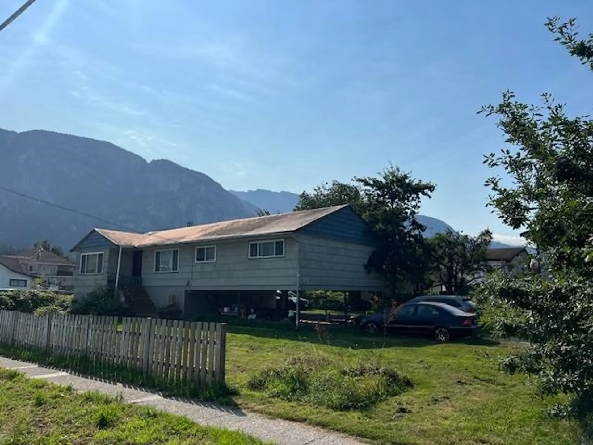 Property at 1246 VICTORIA STREET, Squamish, BC