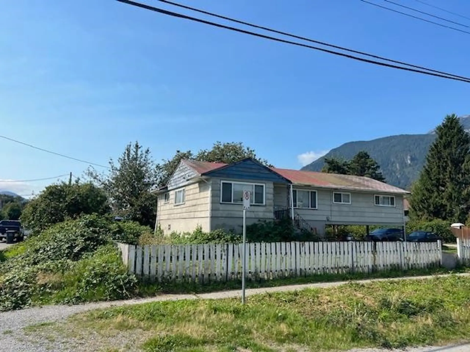 Property at 1246 VICTORIA STREET, Squamish, BC