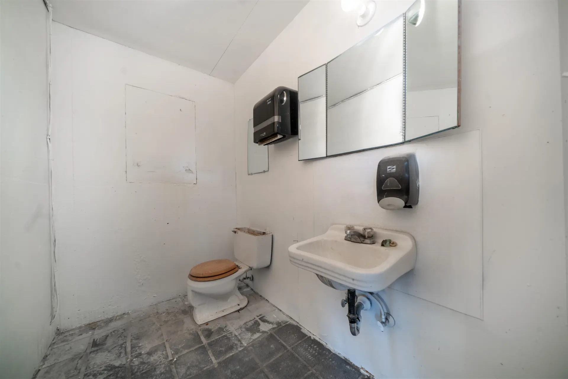 Property at B 576 LOUGHEED HIGHWAY, Coquitlam, BC