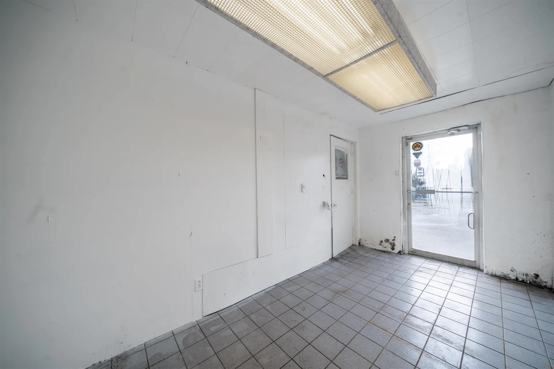 Property at B 576 LOUGHEED HIGHWAY, Coquitlam, BC