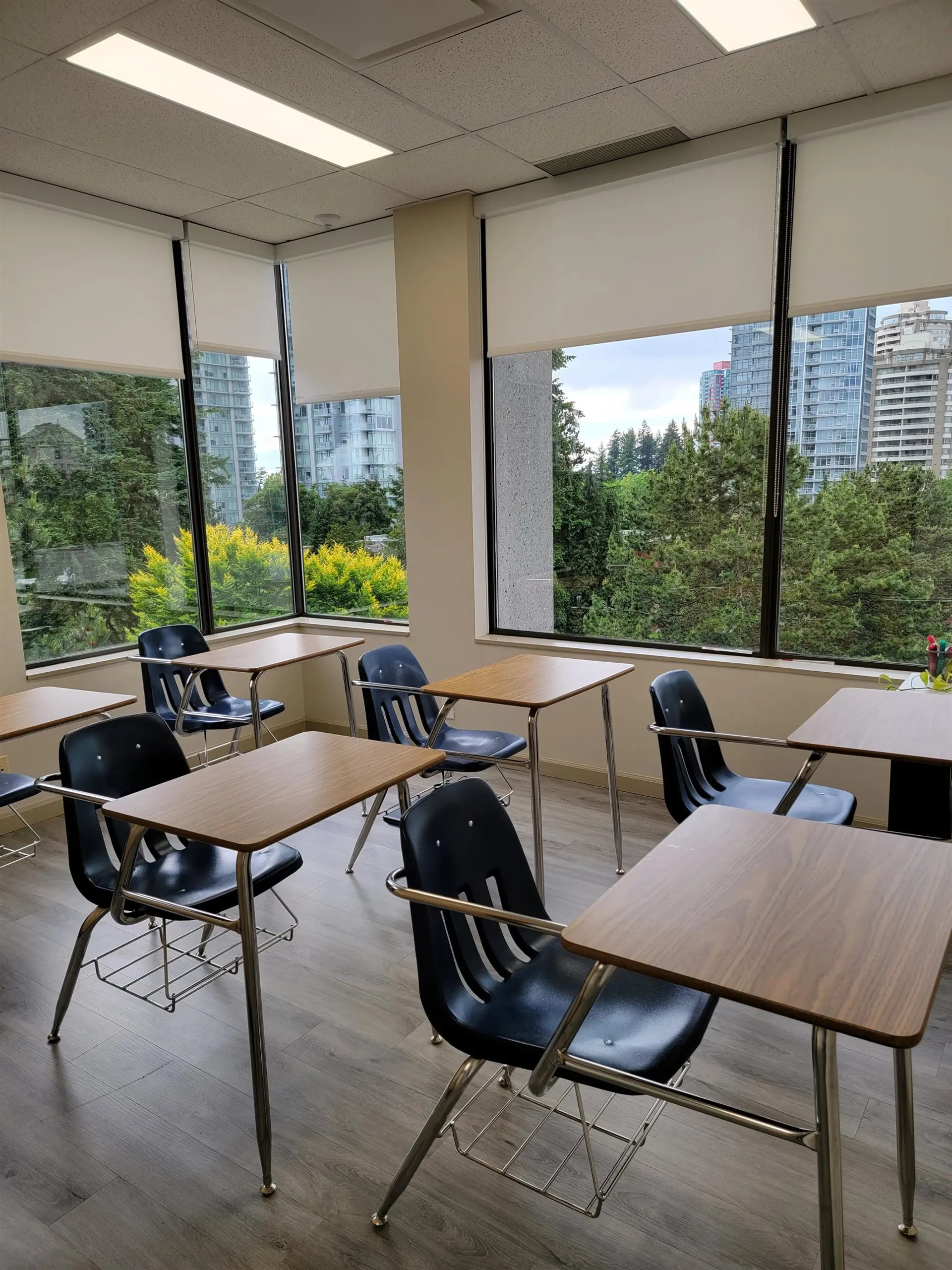 #510 5050 KINGSWAY - Image 4