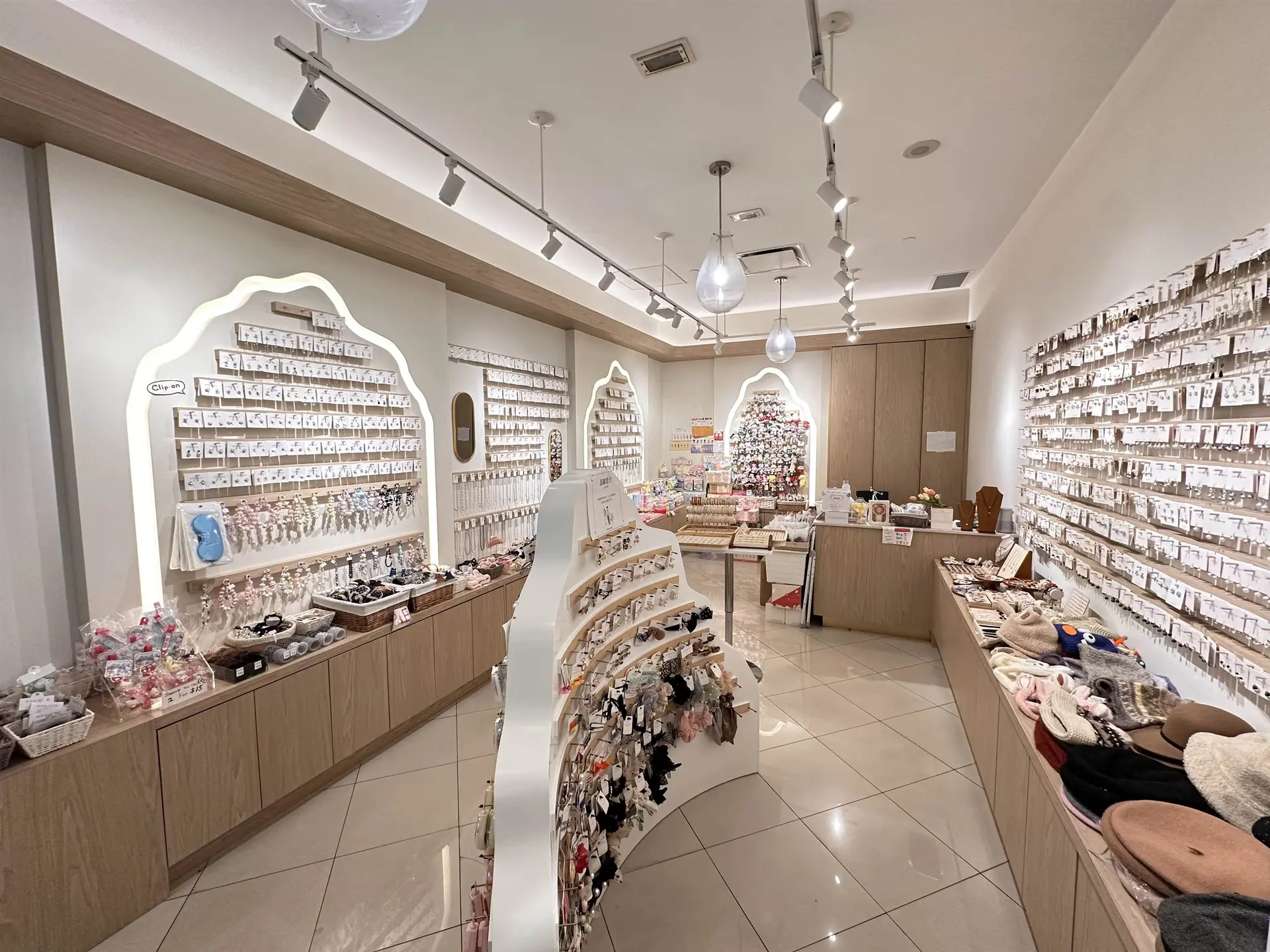 #150 4800 KINGSWAY - Image 2