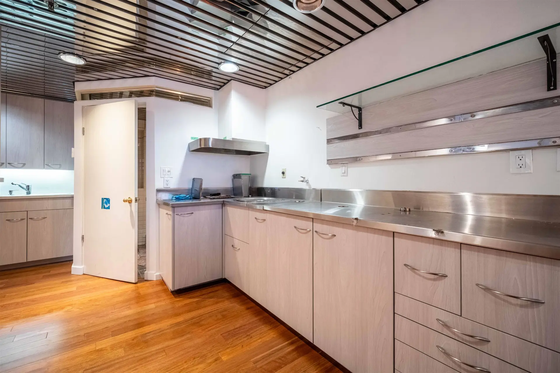 Property at 118 W 2ND STREET, North Vancouver, BC