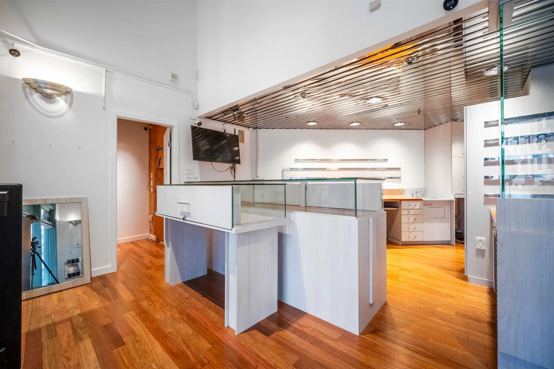 Property at 118 W 2ND STREET, North Vancouver, BC