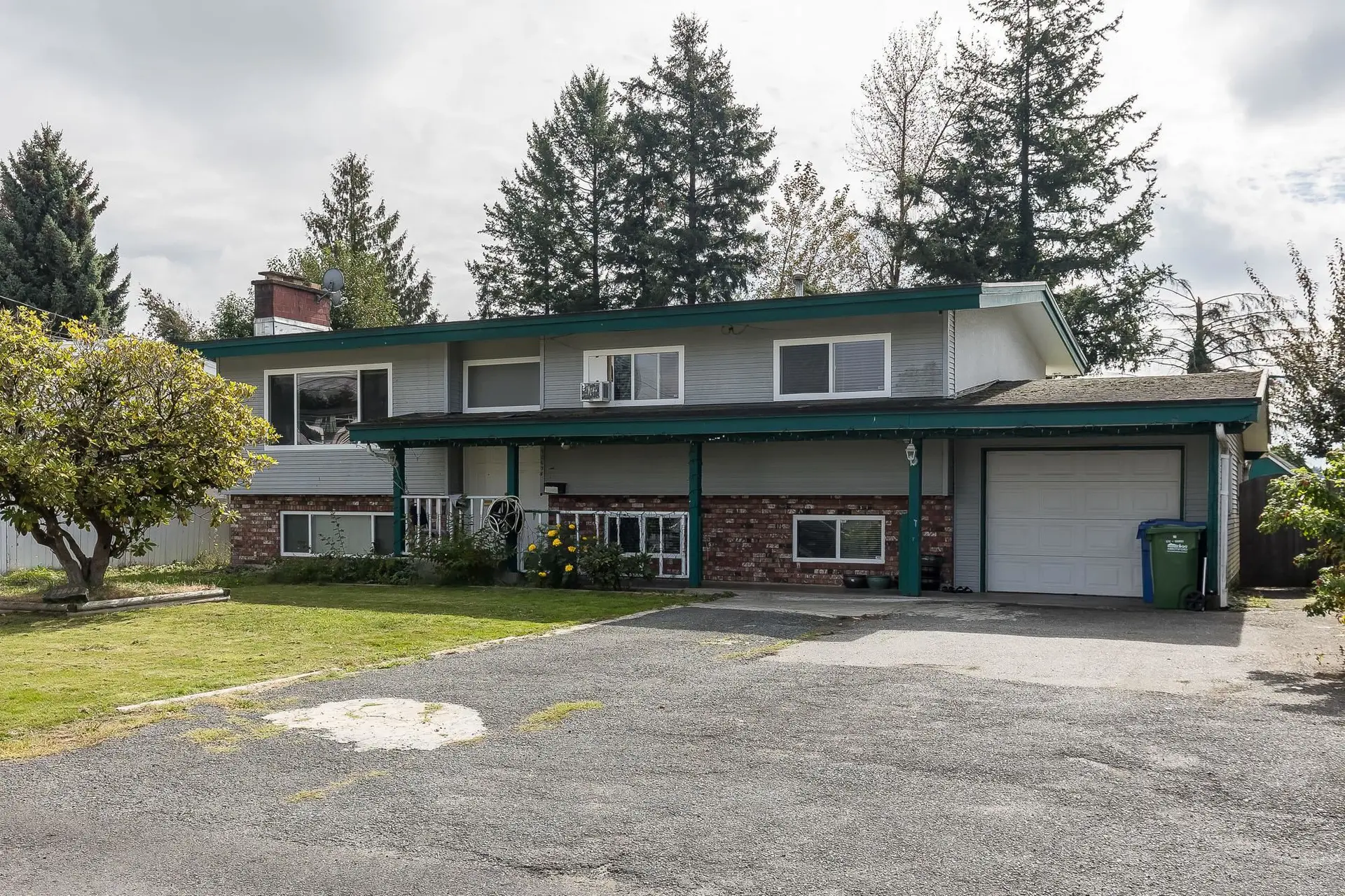 Property at 32698 Pandora Avenue, Abbotsford, BC