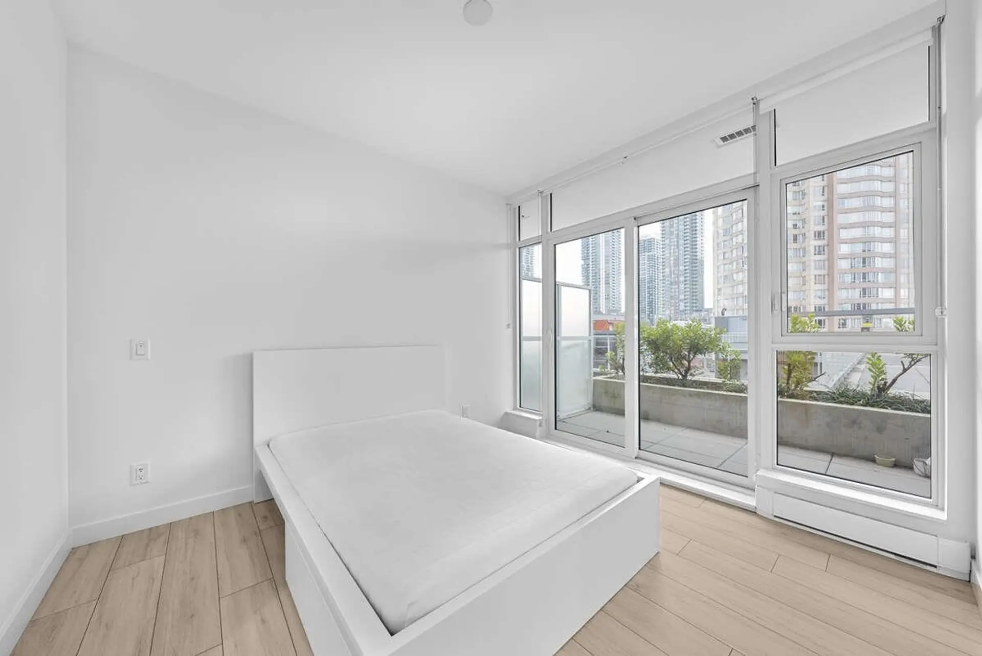 Property at #401 6080 MCKAY AVENUE, Burnaby, BC