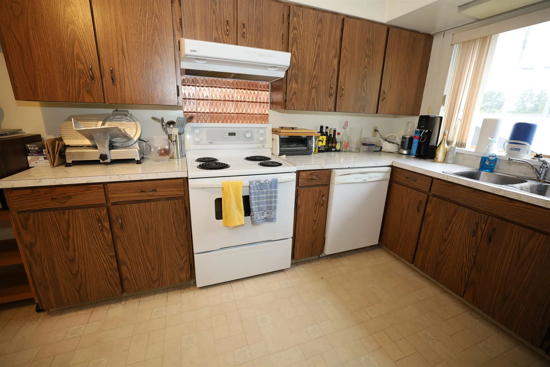 Property at 5690 MERMAID STREET, Sechelt, BC