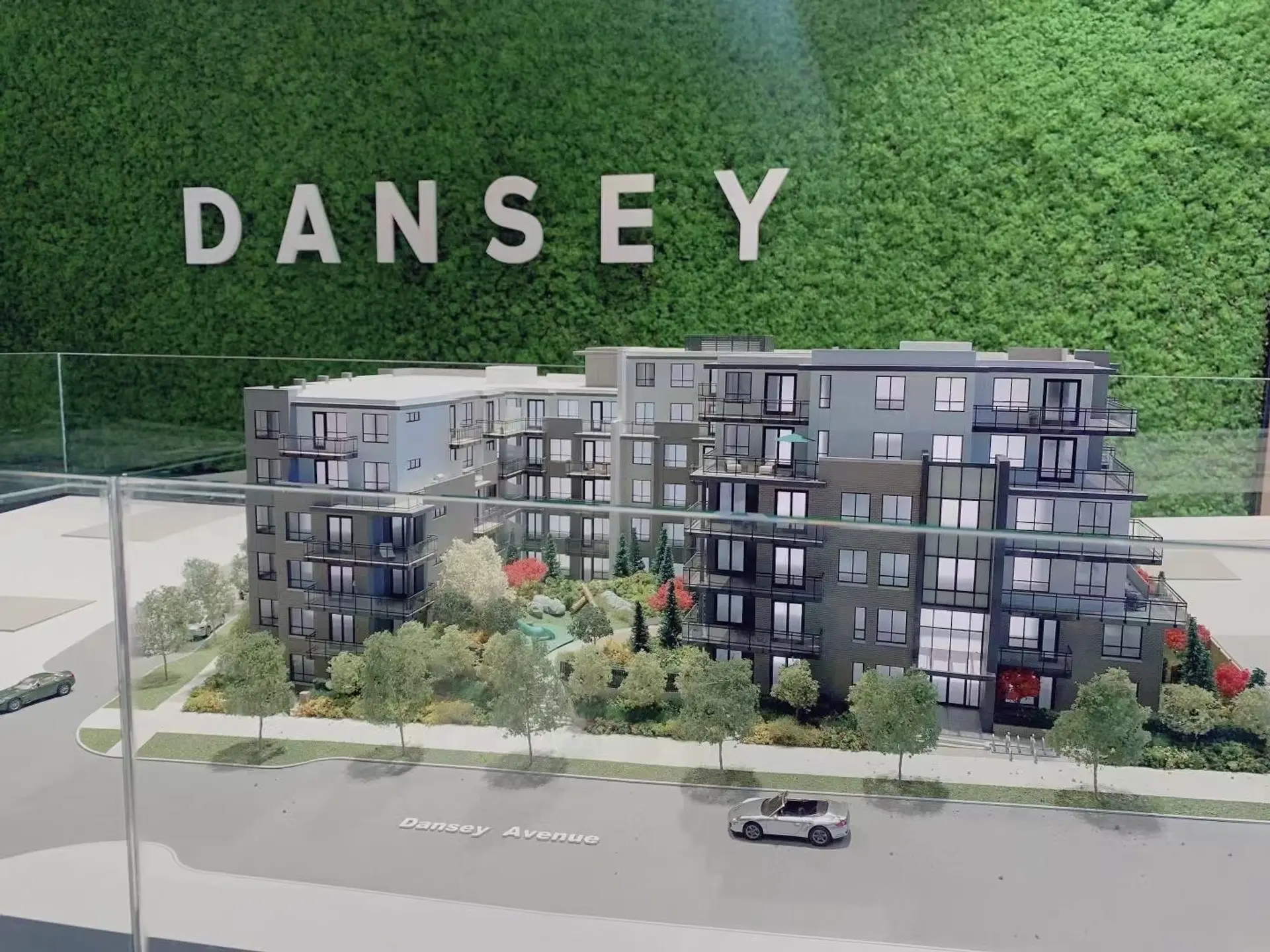 #319 599 Dansey Avenue - Image 5
