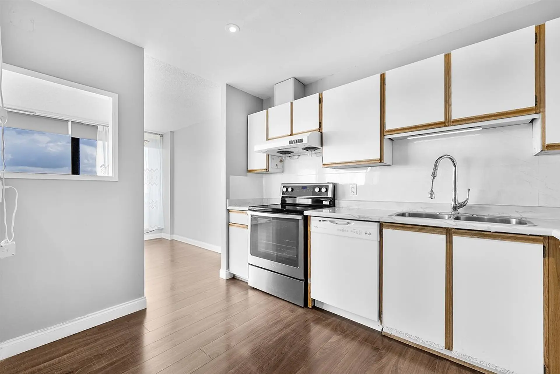 #1403 6540 Burlington Avenue - Image 14