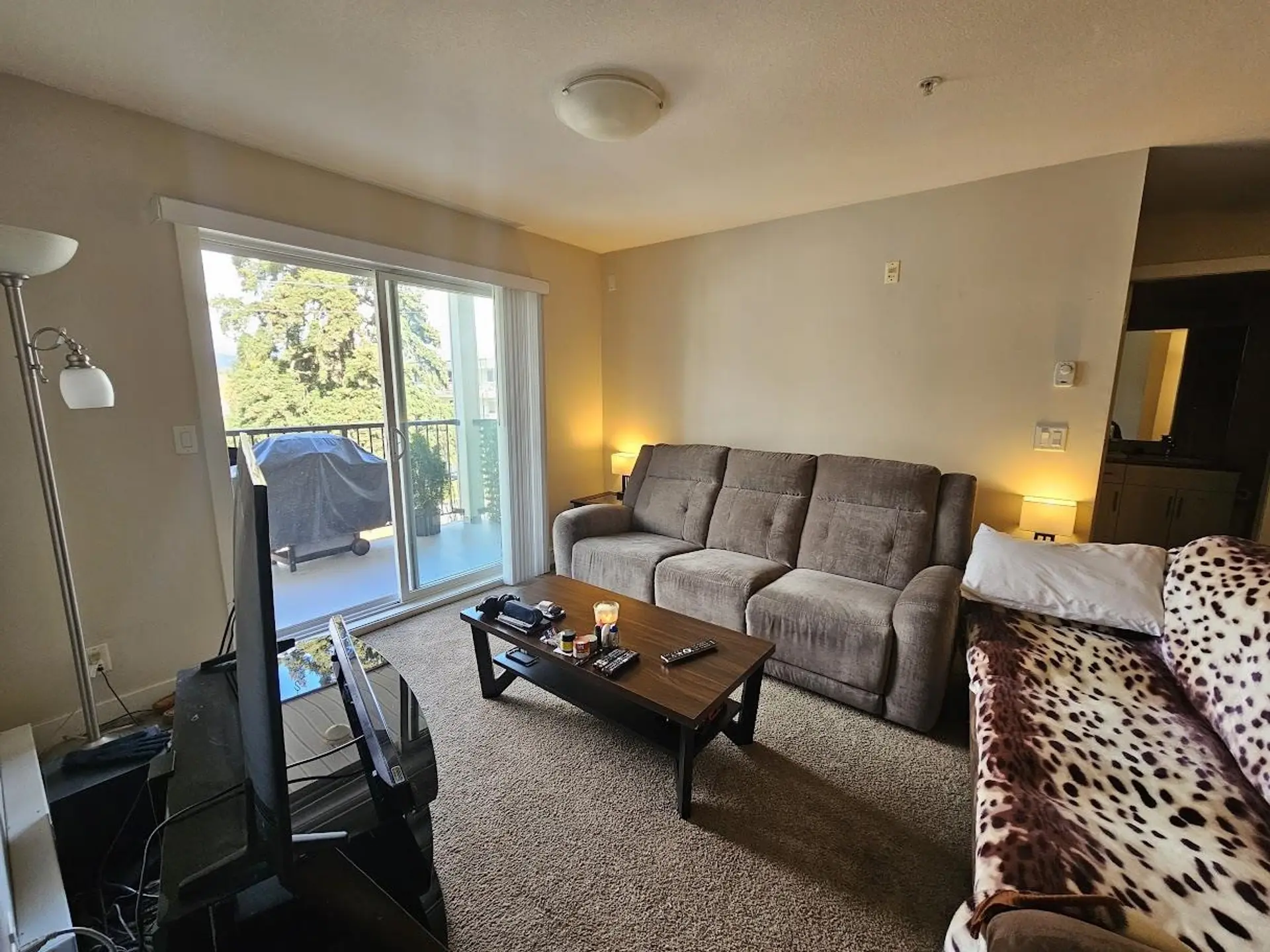#306 46150 Bole Avenue - Image 2