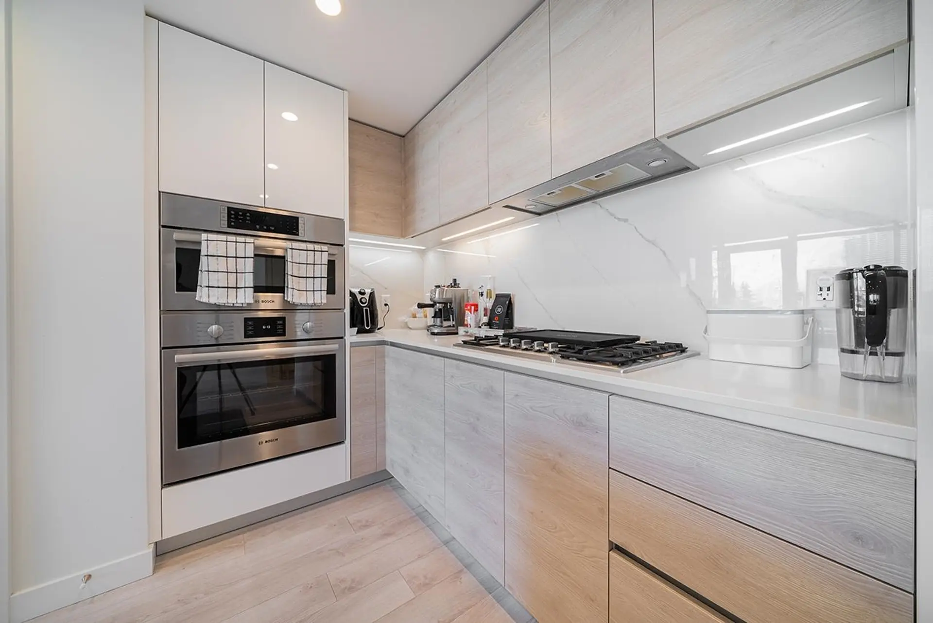 Property at #305 2085 SKYLINE COURT, Burnaby, BC