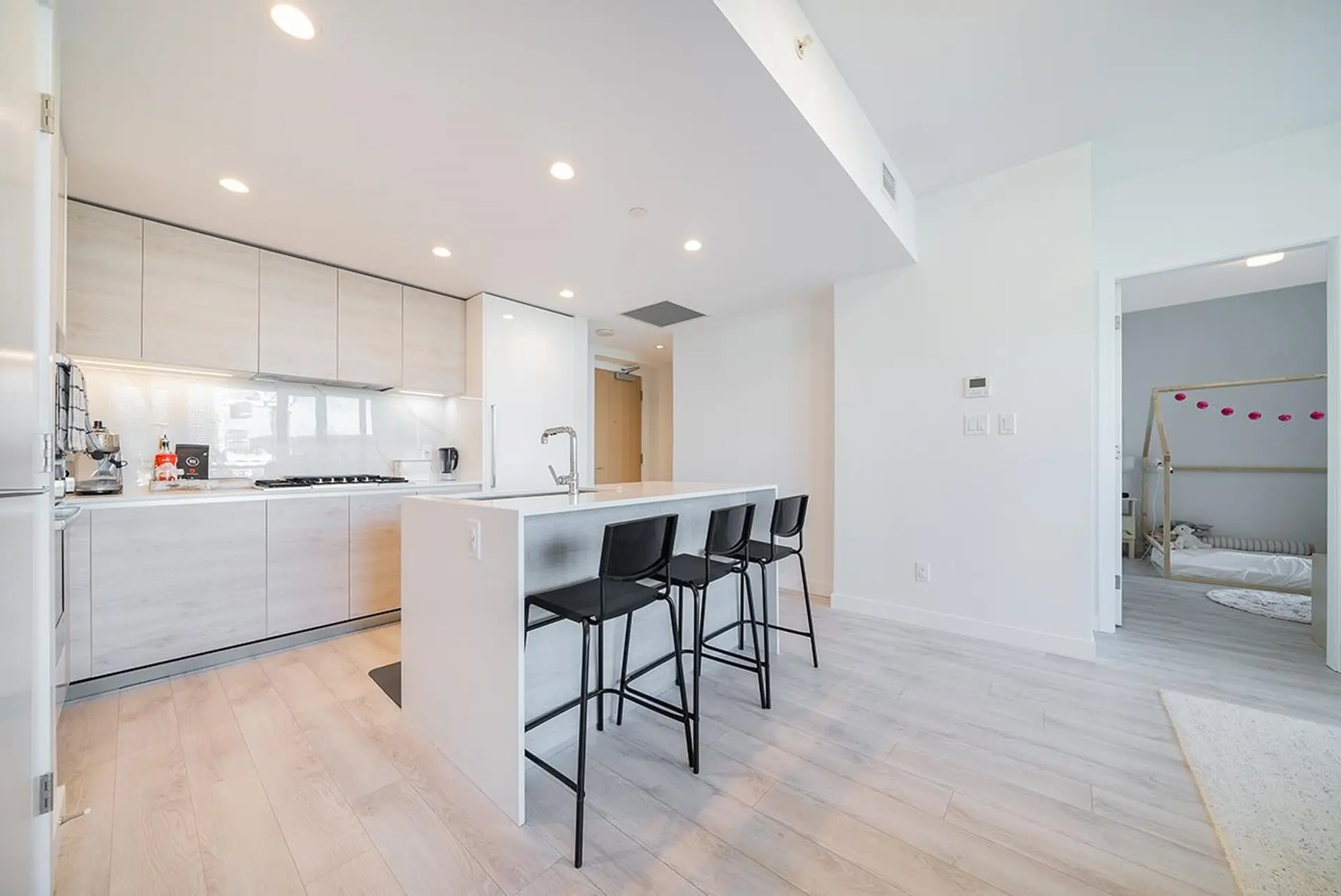 Property at #305 2085 SKYLINE COURT, Burnaby, BC