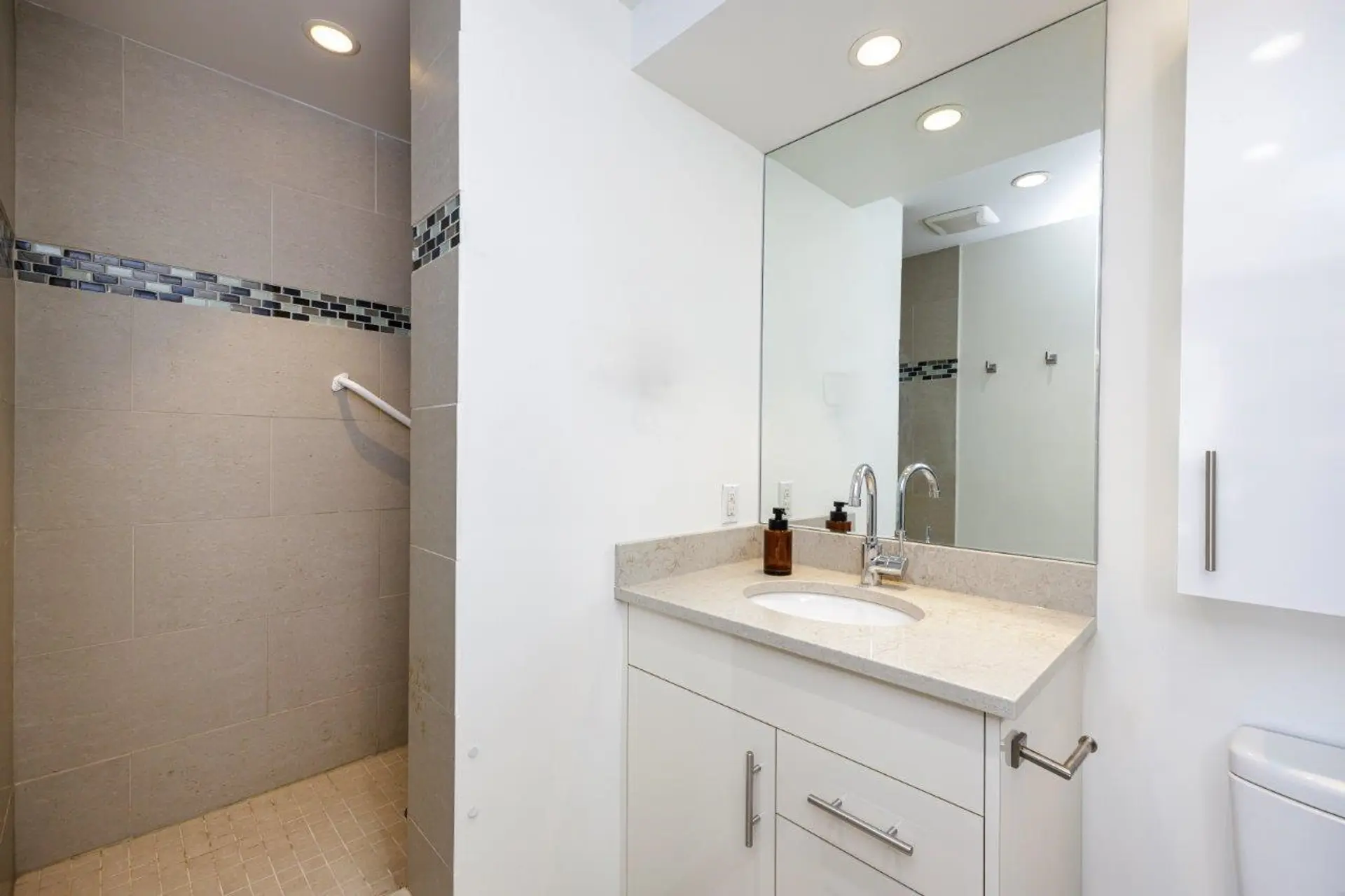 #403 114 W Keith Road - Image 19