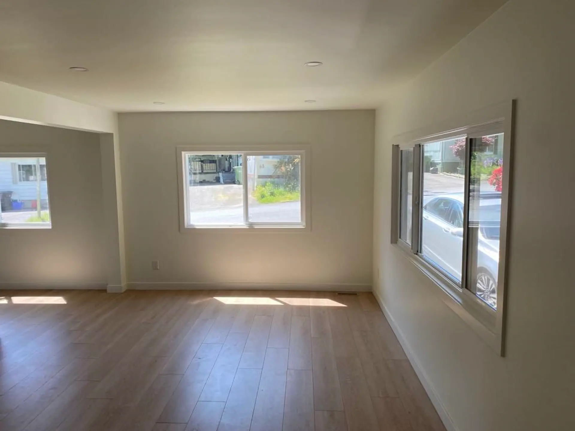 #81 8220 King George Boulevard - Image 11