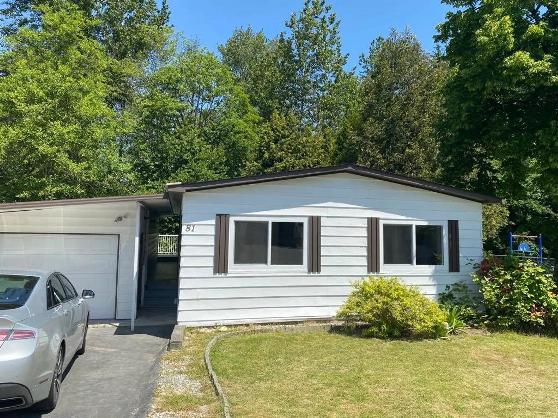 #81 8220 King George Boulevard - Image 1
