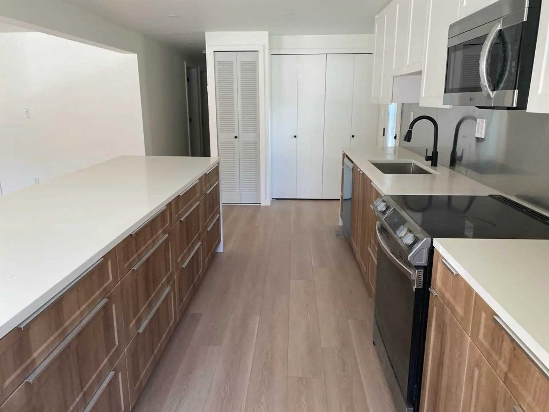 #81 8220 King George Boulevard - Image 4