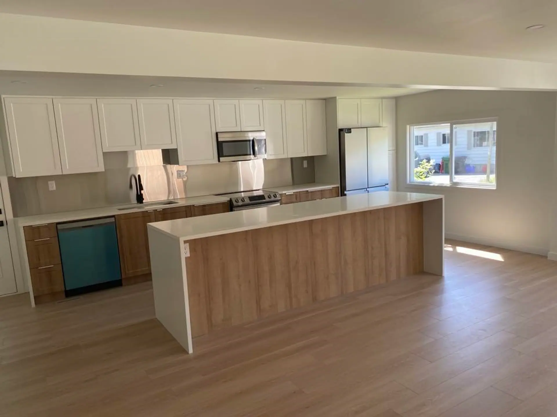 #81 8220 King George Boulevard - Image 12