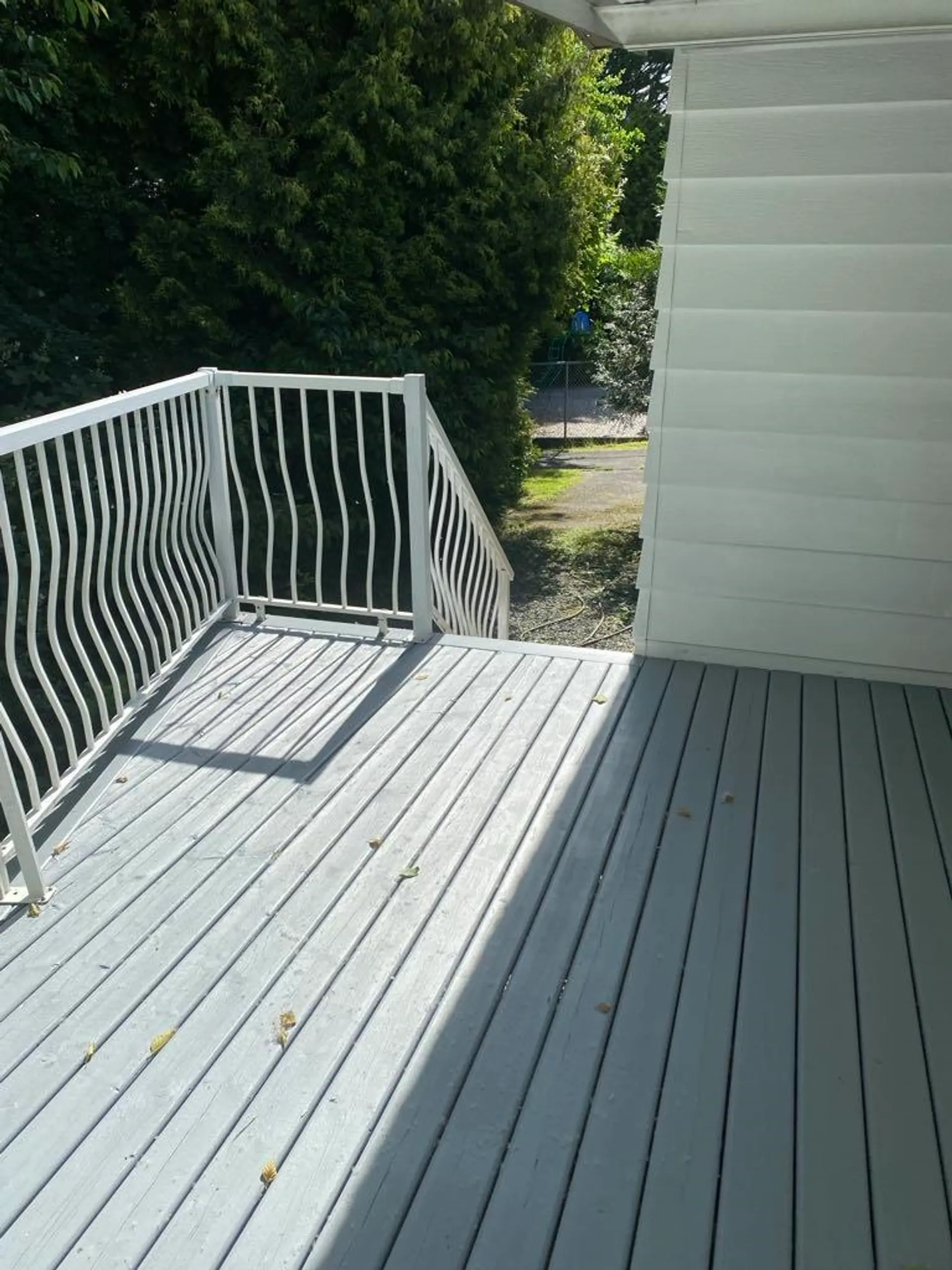 #81 8220 King George Boulevard - Image 3