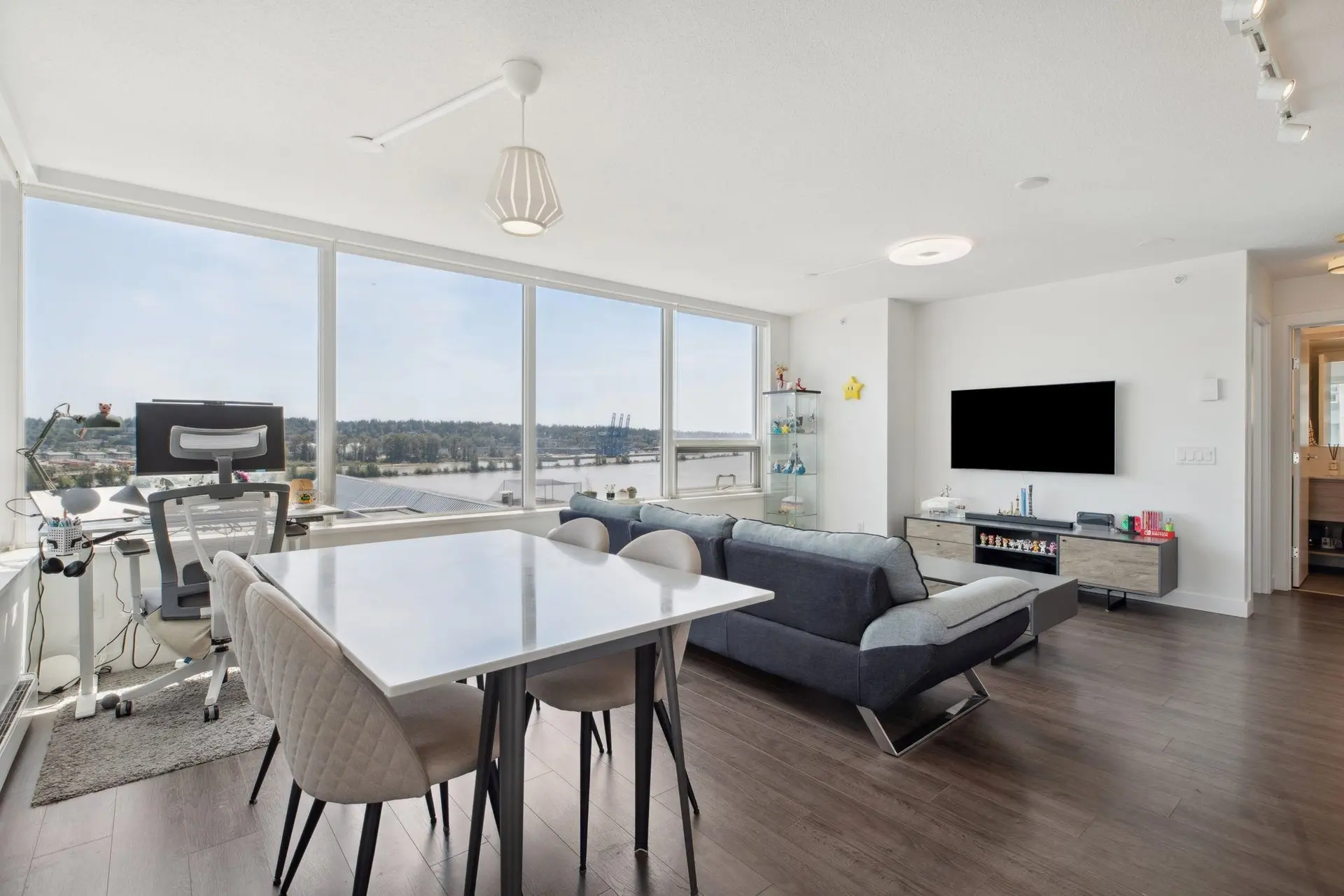 Property at #909 988 Quayside Drive, New Westminster, BC