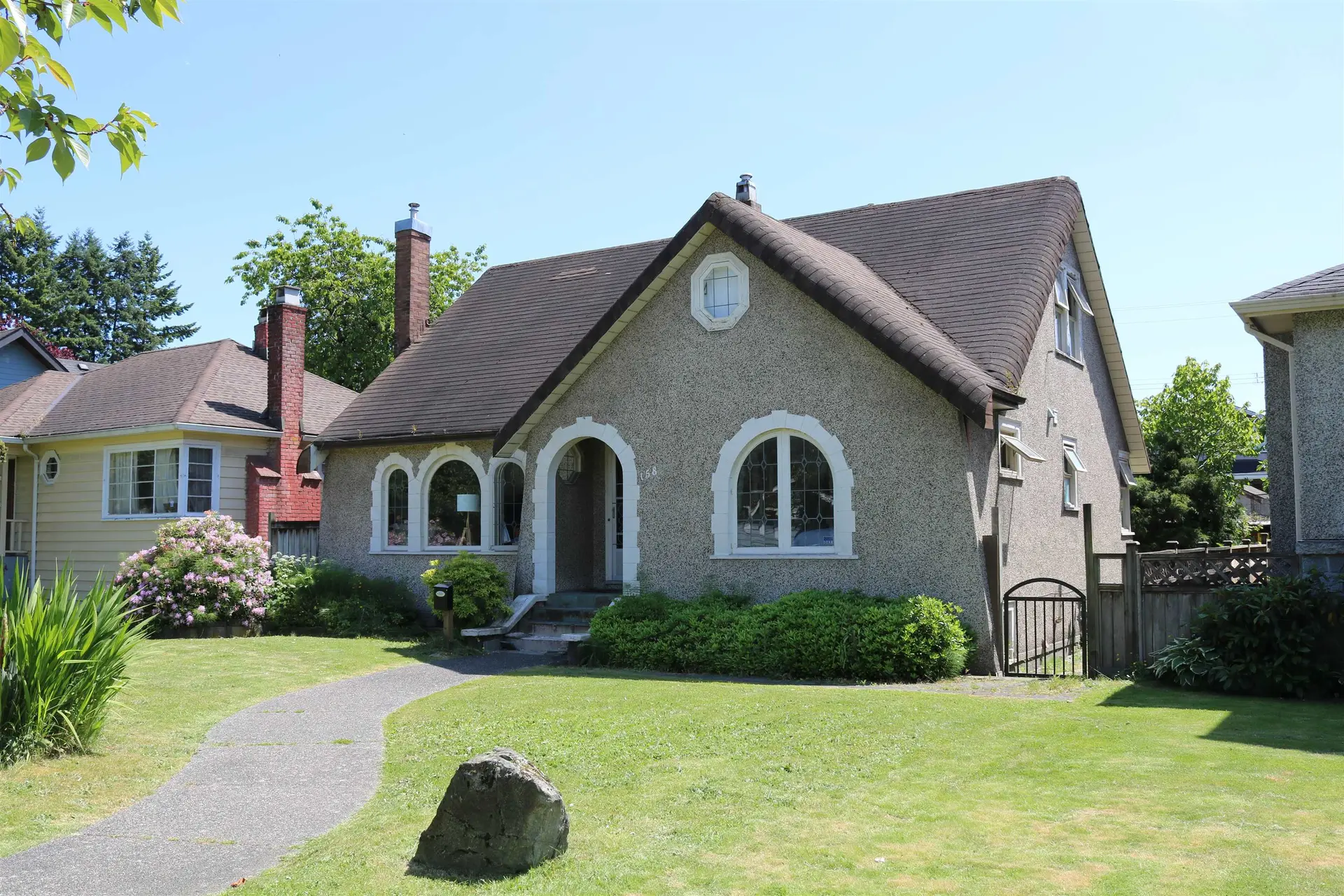 158 W King Edward Avenue - Image 2