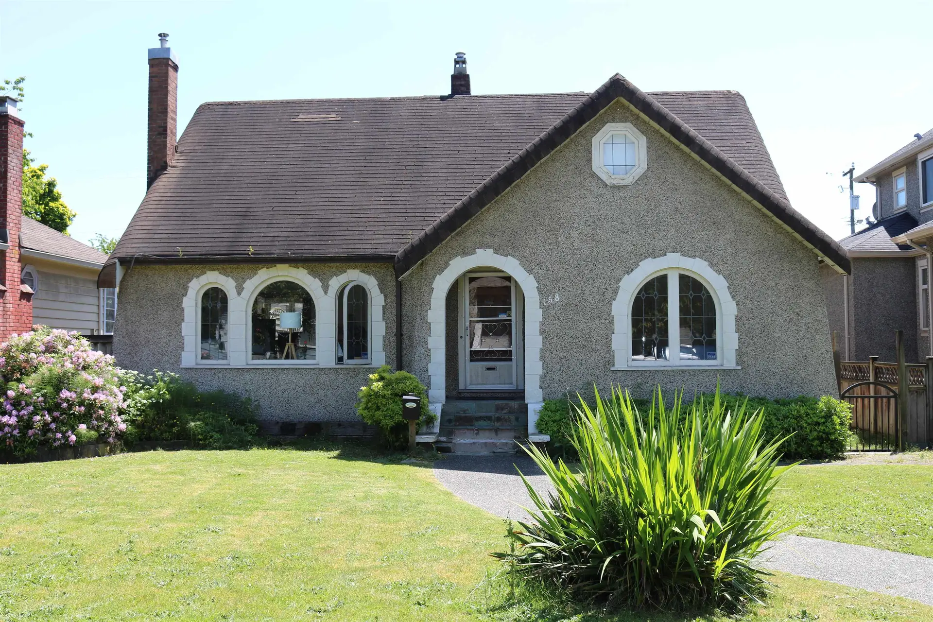 158 W King Edward Avenue - Image 1
