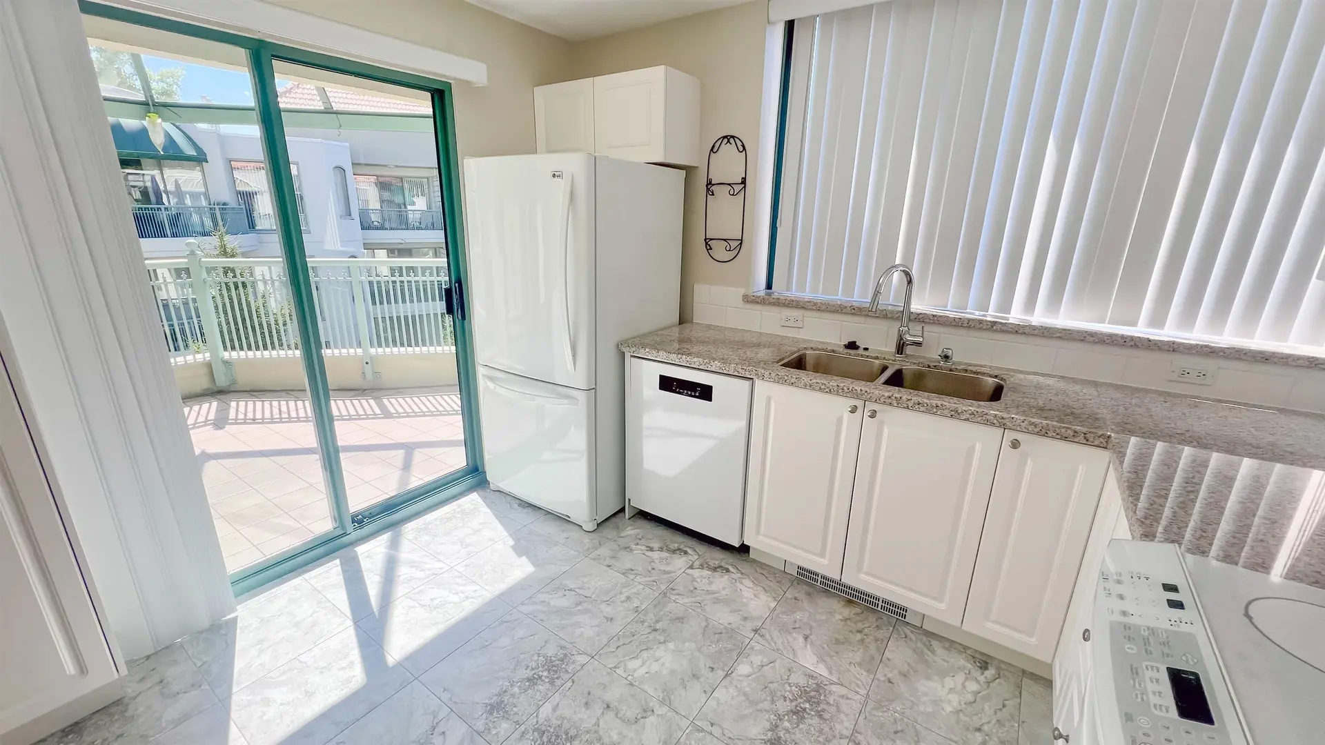 #407 1765 Martin Drive - Image 9