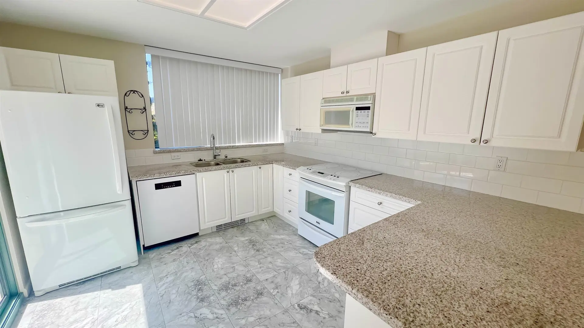 #407 1765 Martin Drive - Image 10