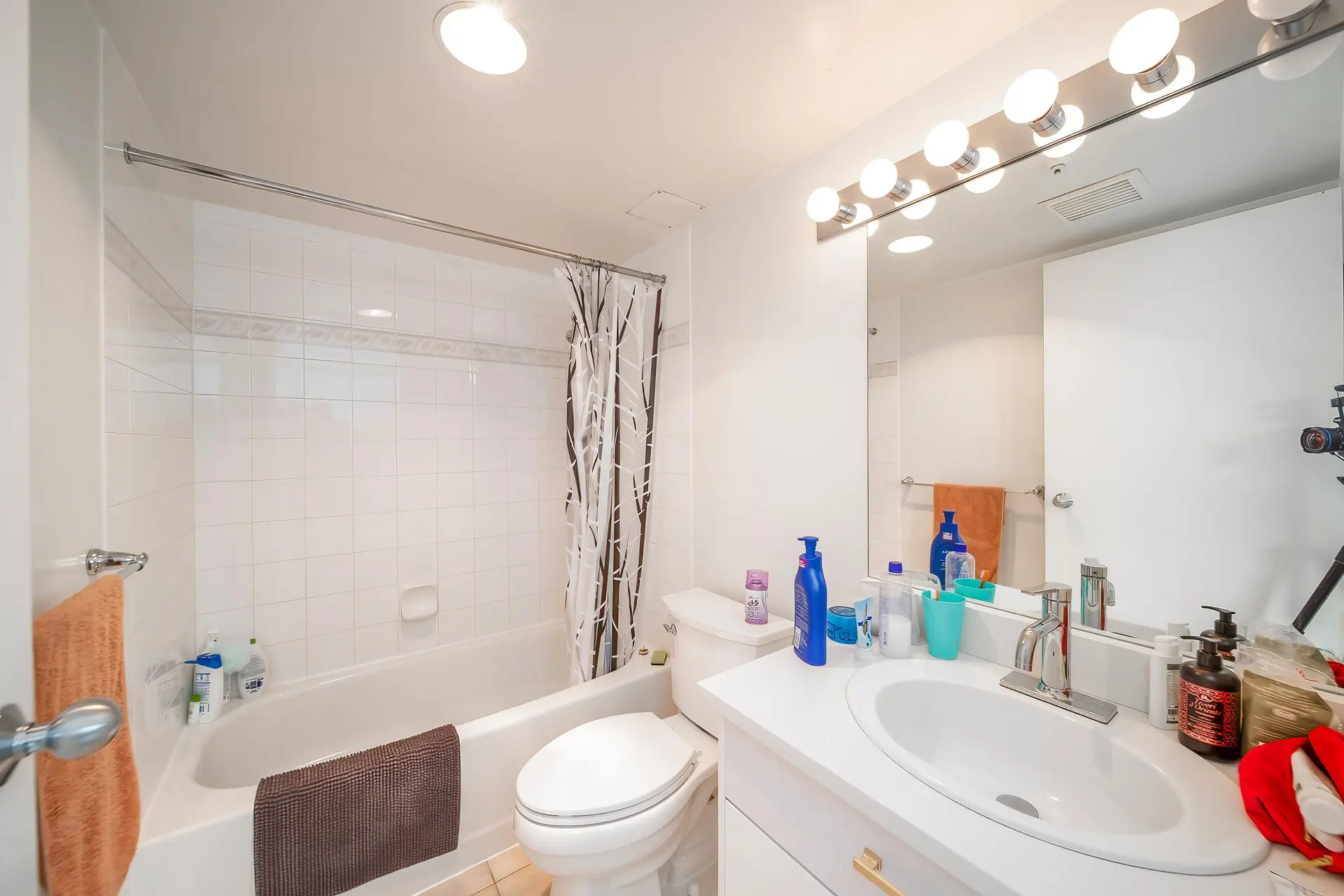 Property at #1604 811 HELMCKEN STREET, Vancouver, BC