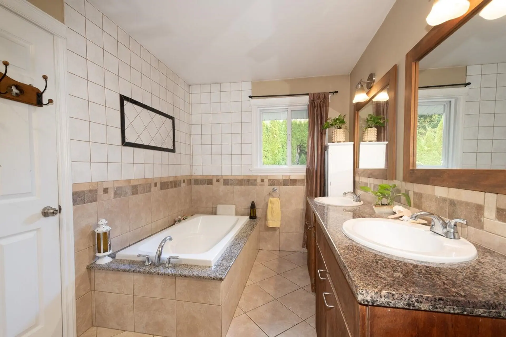 20899 Camwood Avenue - Image 12