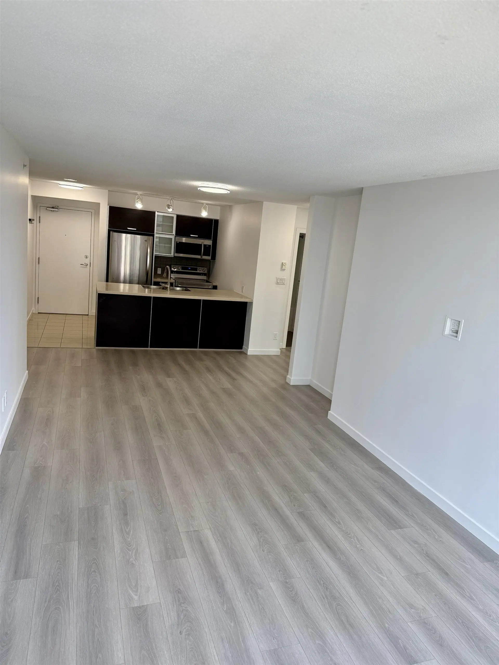 #1602 9981 Whalley Boulevard - Image 6