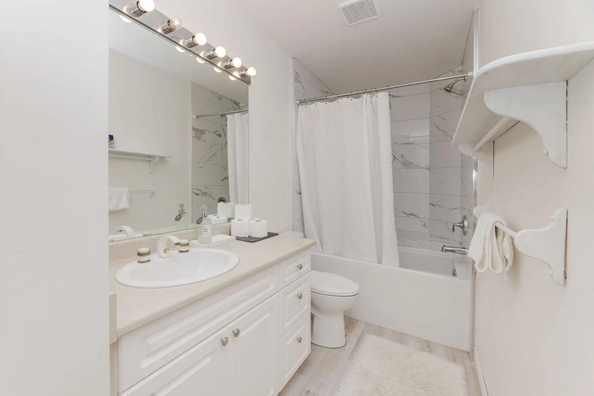 #4 5740 Marine Way - Image 11
