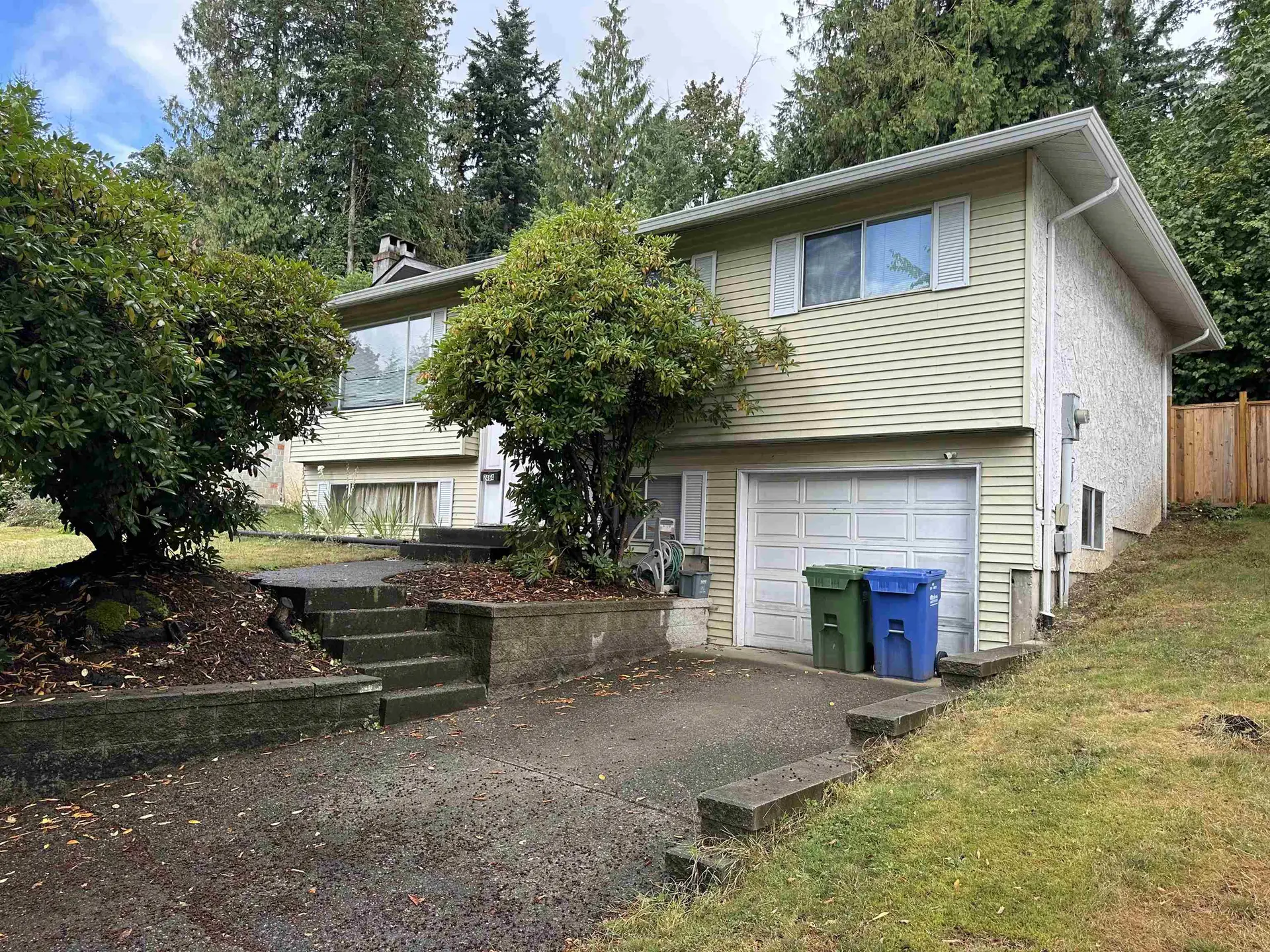 2464 Cameron Crescent - Image 2