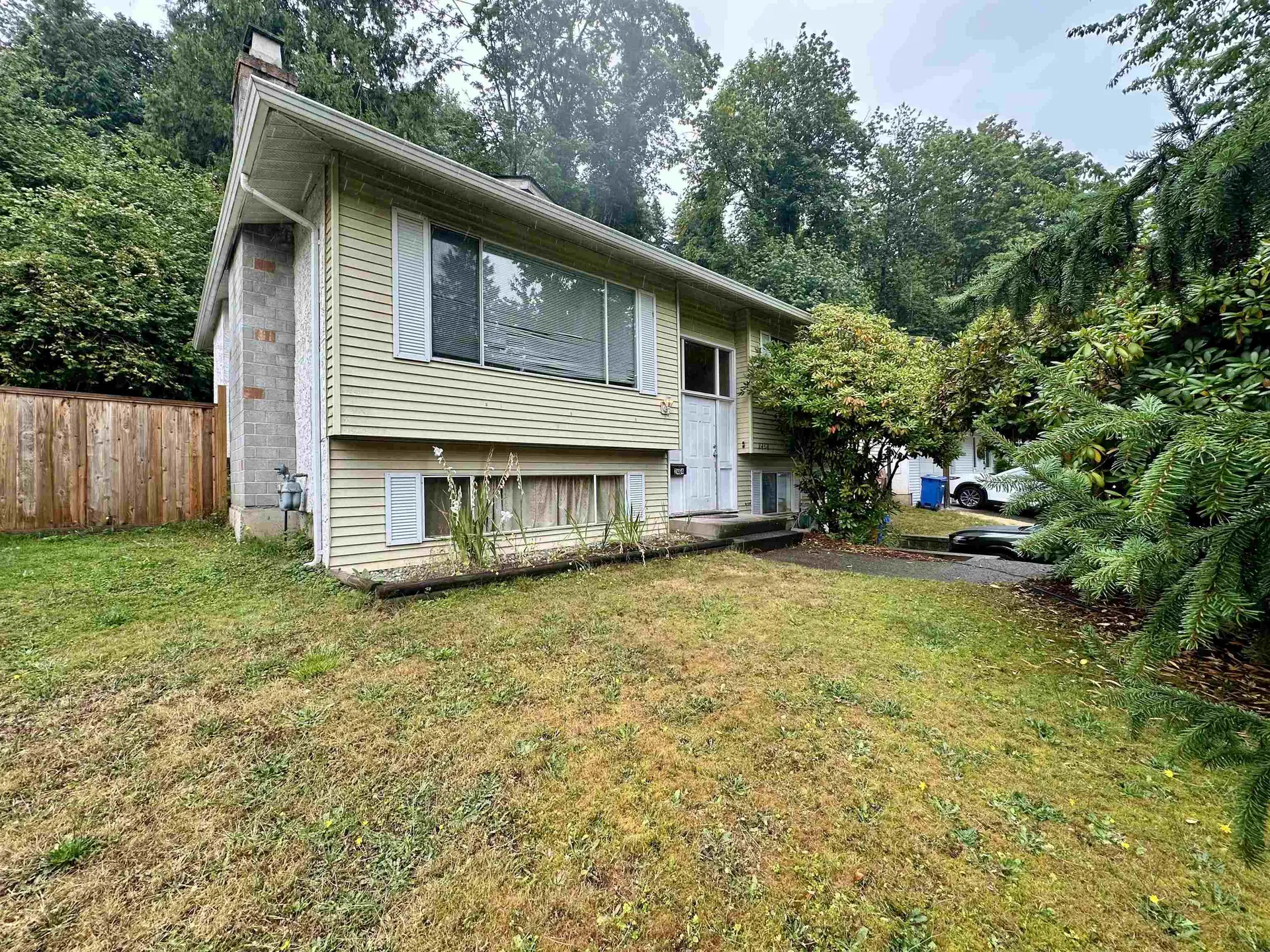 2464 Cameron Crescent - Image 1