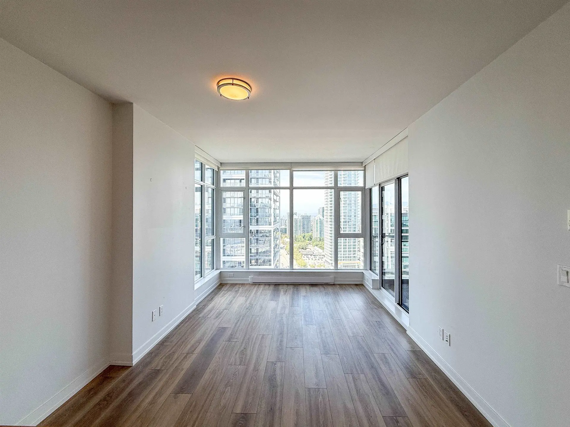 #2602 4688 Kingsway - Image 5
