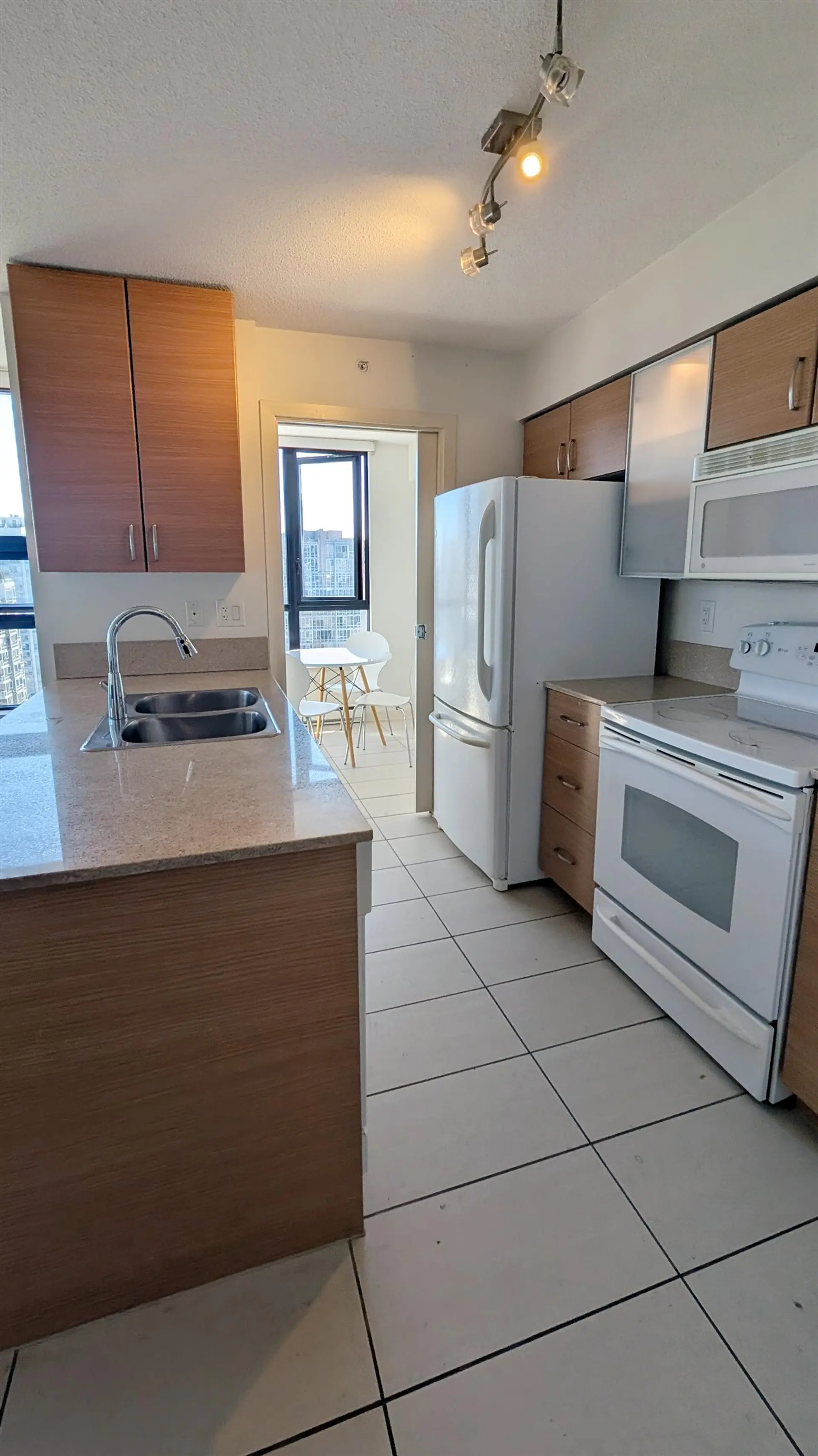 #2705 977 Mainland Street - Image 6