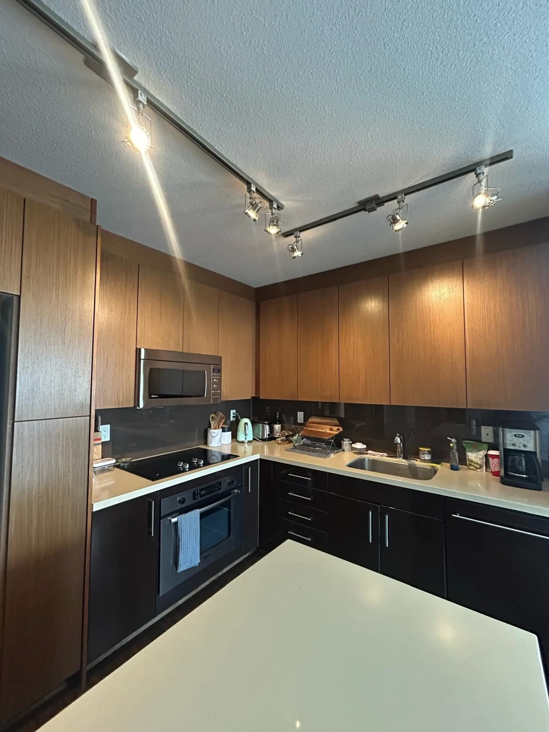 #907 1833 Crowe Street - Image 2